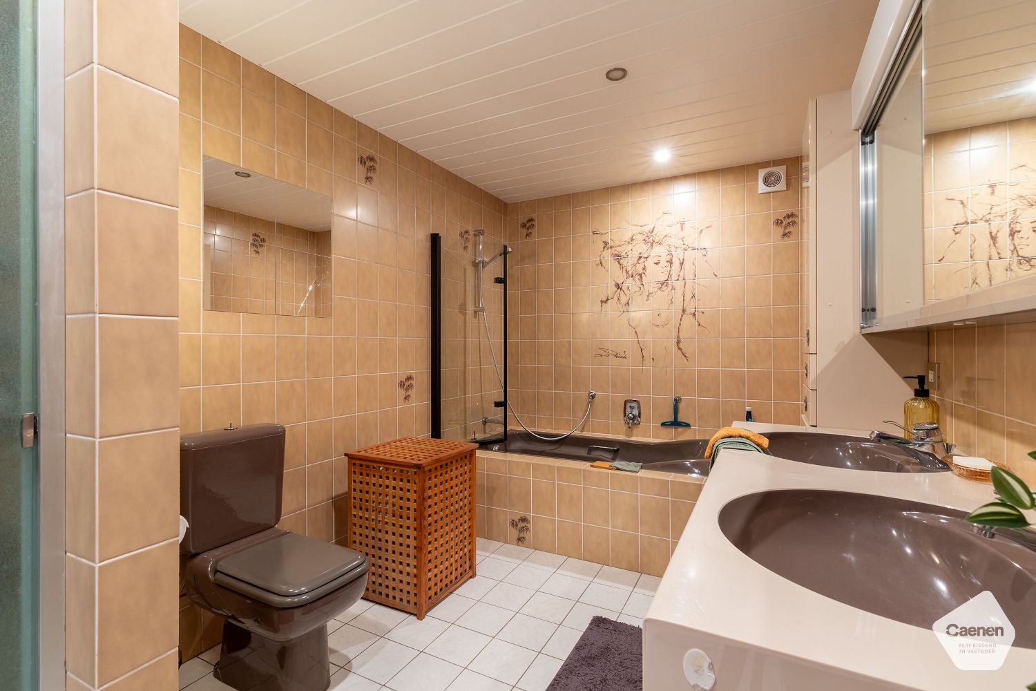 UNIEKE & LUCHTIGE ALLEENSTAANDE WONING met 4 SLAAPKAMERS ,RUIME GARAGE en TUIN foto 13