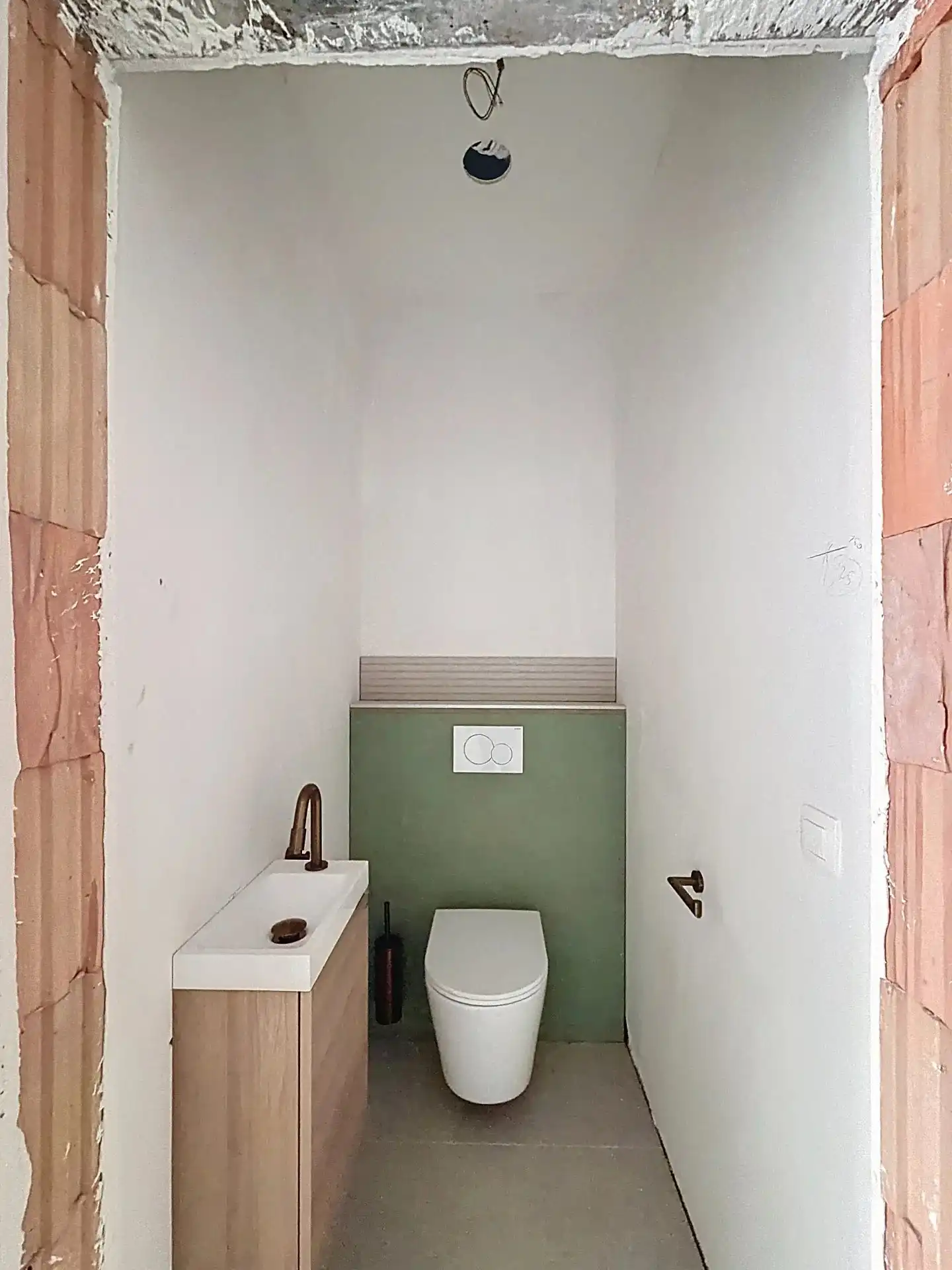 Luxueus en modern afgewerkt gelijkvloers appartement met tuin, 1 slaapkamer en 2 staanplaatsen. foto 19