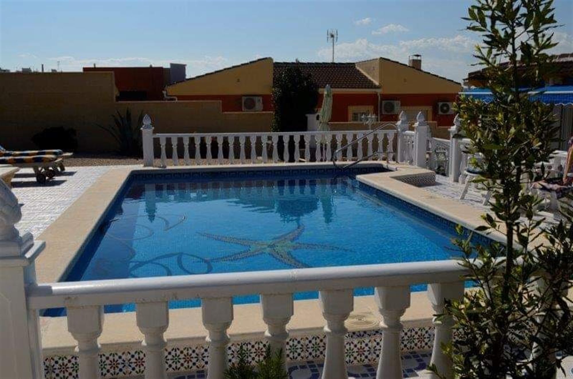 Exclusieve luxewoning met zwembad in de villawijk Los Balcones (Torrevieja). foto 3