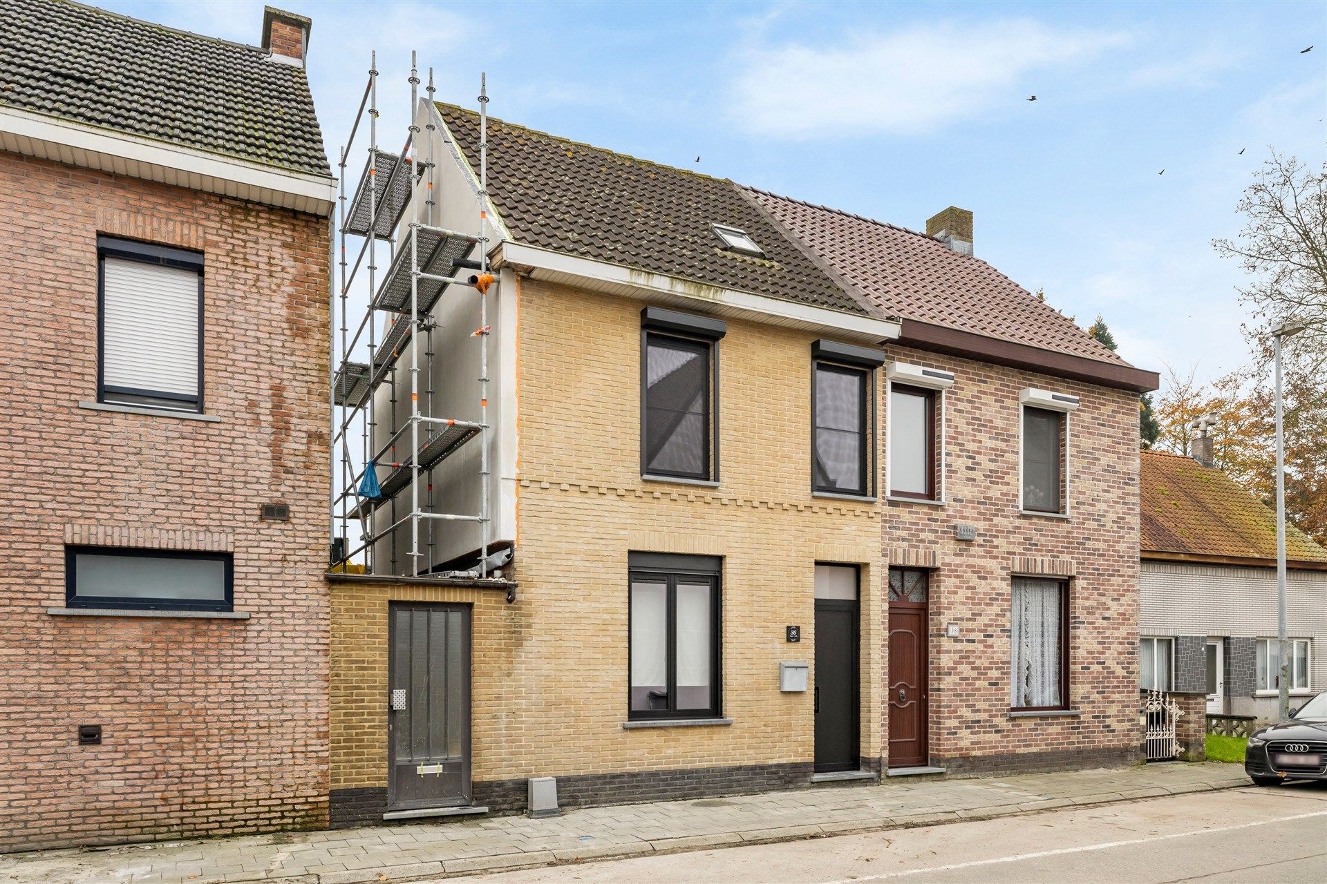 Instapklare gezinswoning met 3 slaapkamers en zonnige tuin foto {{pictureIndex}}