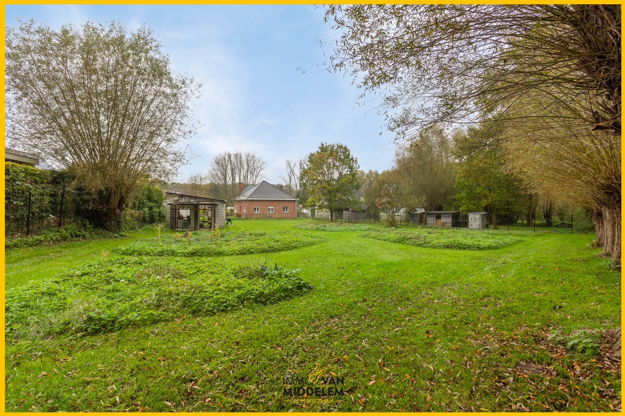 BOUWGROND MET TE SLOPEN BUNGALOW OP UNIEKE LIGGING foto 10