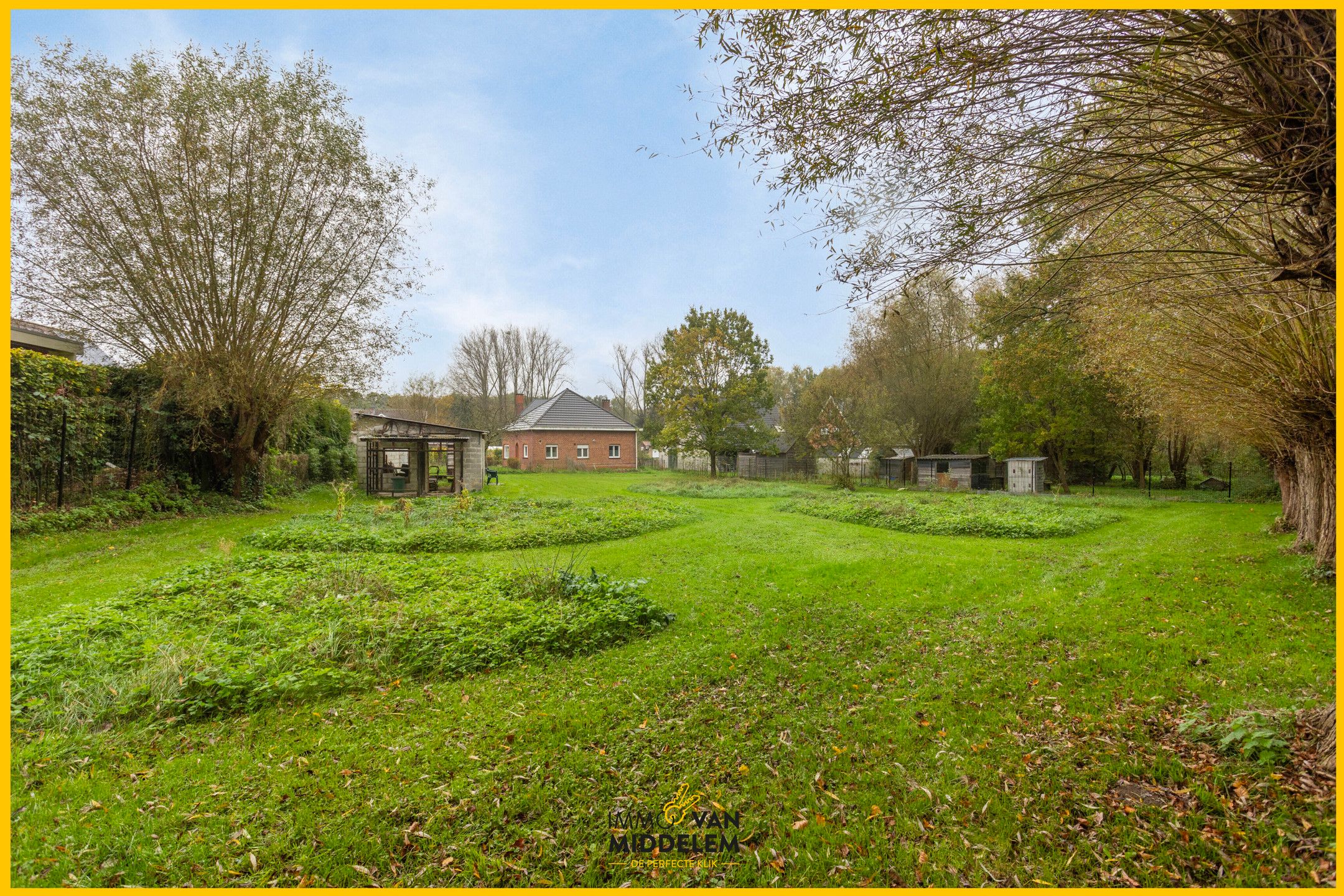 BOUWGROND MET TE SLOPEN BUNGALOW OP UNIEKE LIGGING foto 7