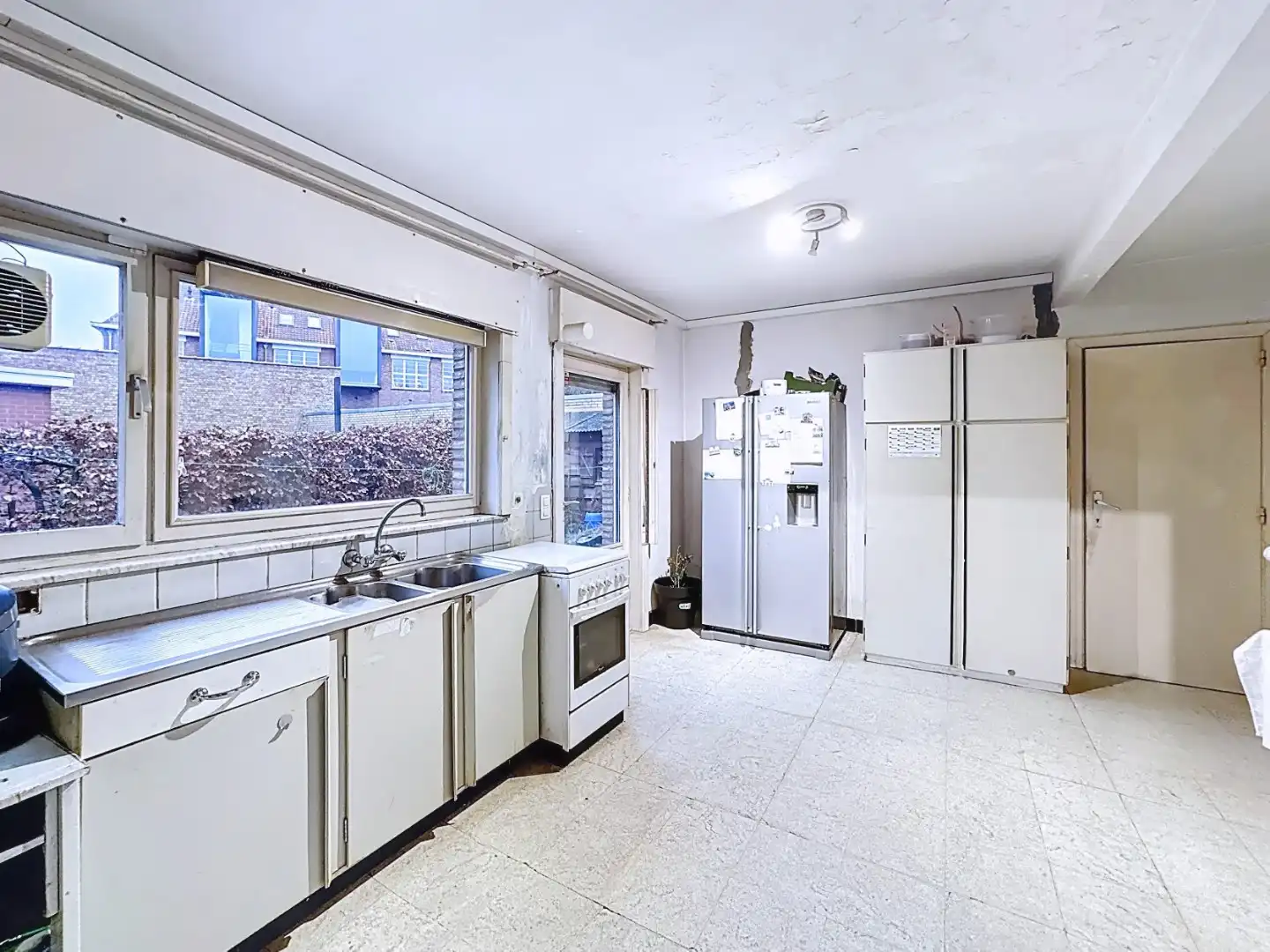 Statige villa met 4 slaapkamers en bureau foto 10