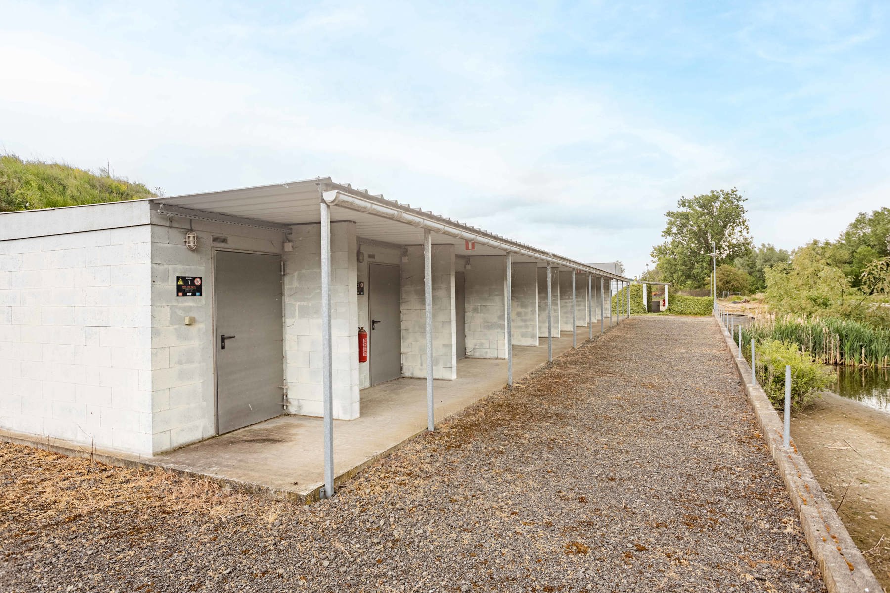 Gebouw met kantoren + woonst + loods op 3670 m2 foto 26