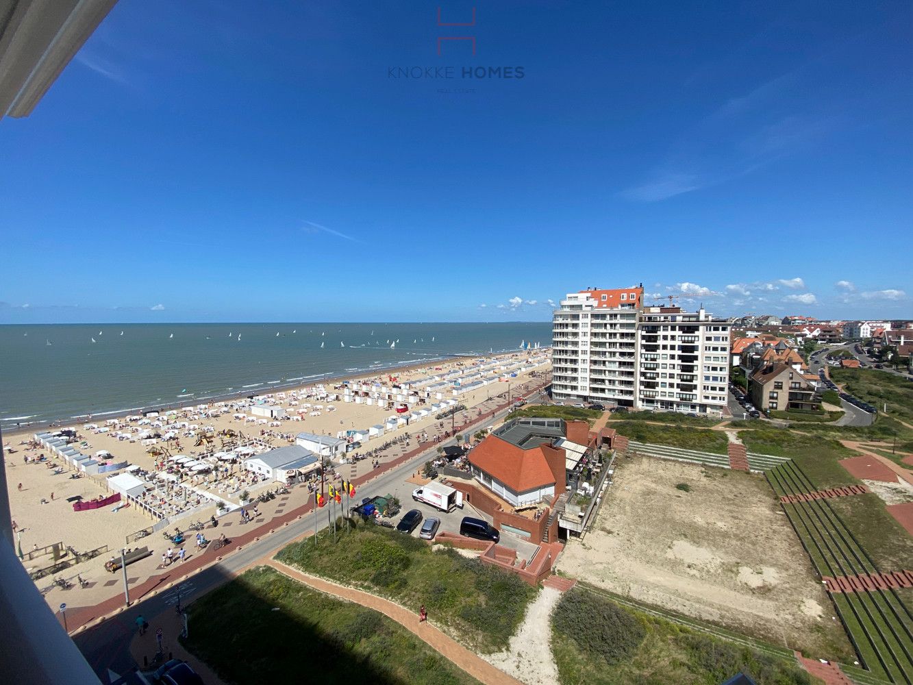 Gesloten garagebox onder het Stübbenpark in Duinbergen foto {{pictureIndex}}