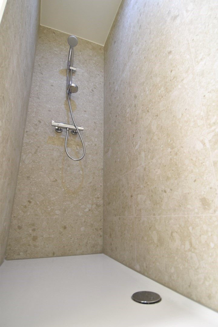Instapklaar 2-slaapkamerappartement met autostaanplaats en kelderberging te koop in residentie 't Vrije te Harelbeke foto 12