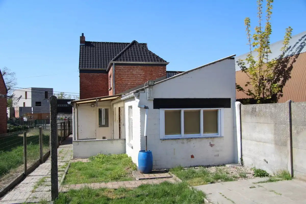 Woning met 2 slaapkamers, stalling en diepe tuin foto 15