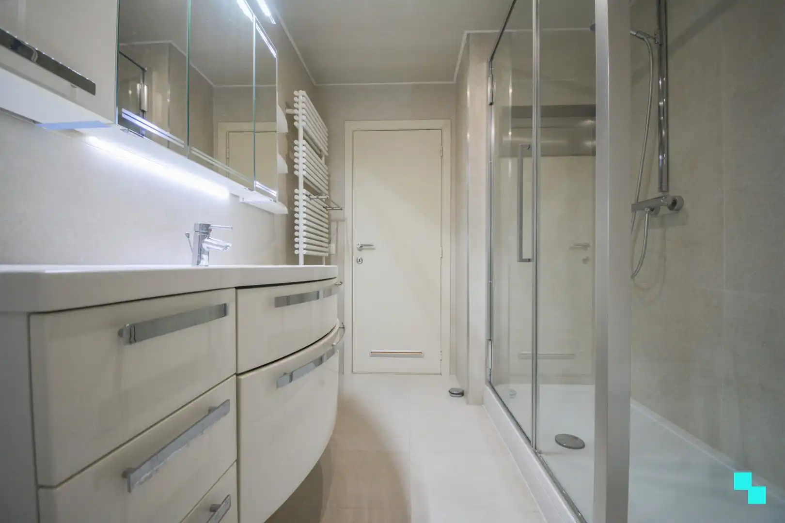 Gerenoveerd 3-slaapkamer appartement te Roeselare foto 18