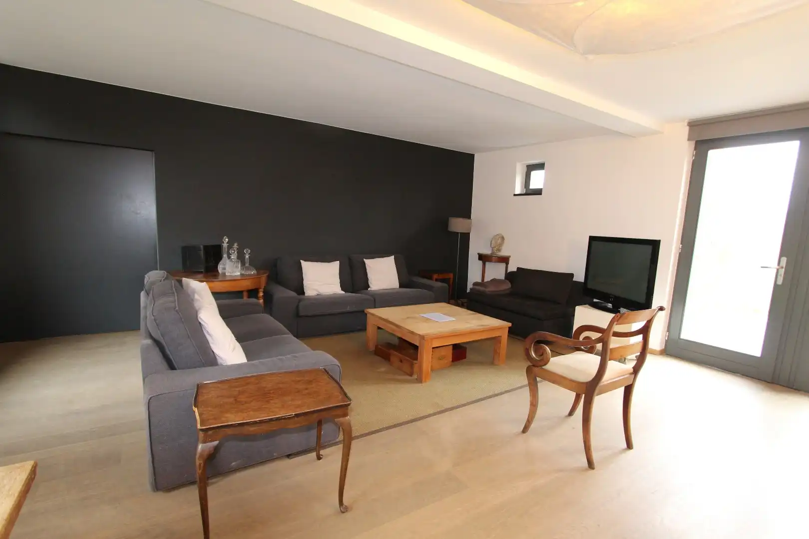 RUIME WONING VAN 390 m² MET GROTE TUIN EN ZWEMBAD foto 6