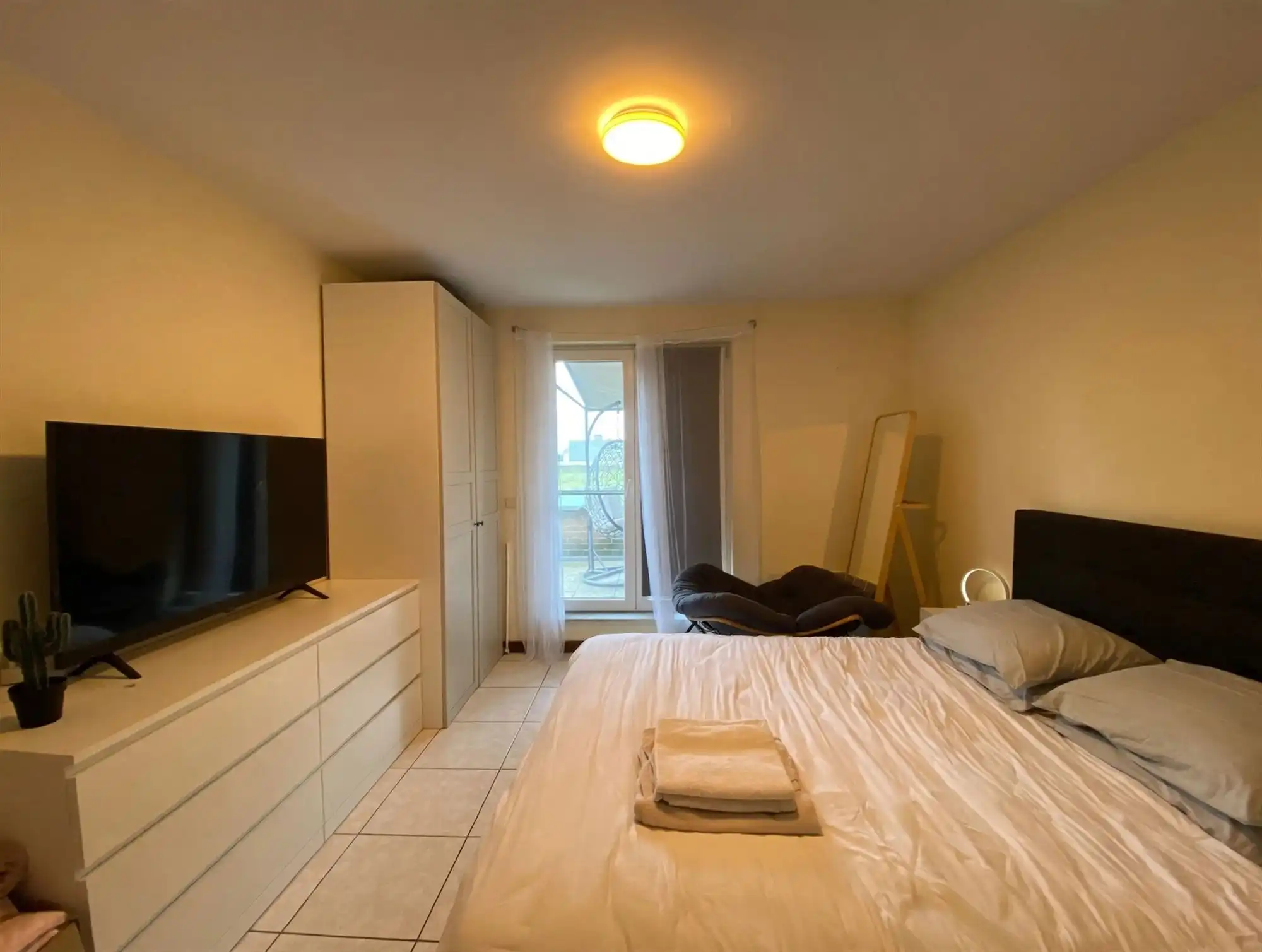 Ruim 2 slaapkamer appartement met garage te Ertvelde foto 10