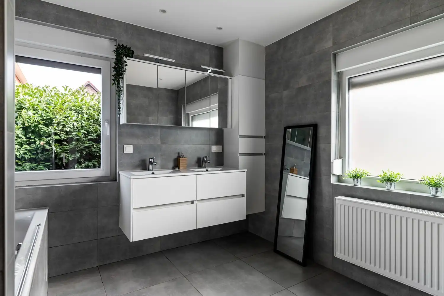 Aangename woning met ruime tuin en magazijn Te Koop op toplocatie in Begijnendijk foto 8