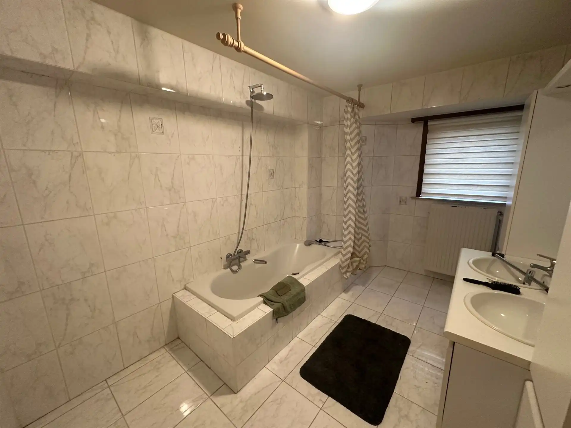 Strategisch gelegen en zeer ruim appartement met 2 slaapkamers foto 12