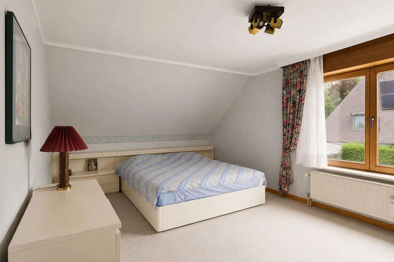 Karaktervolle alleenstaande woning met 4 slaapkamers foto 8