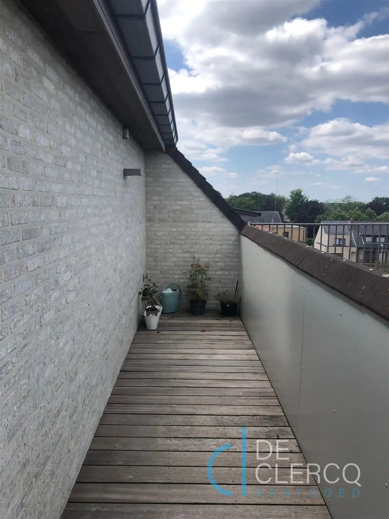 Lichtrijk dakappartement met terras en garage! foto 12