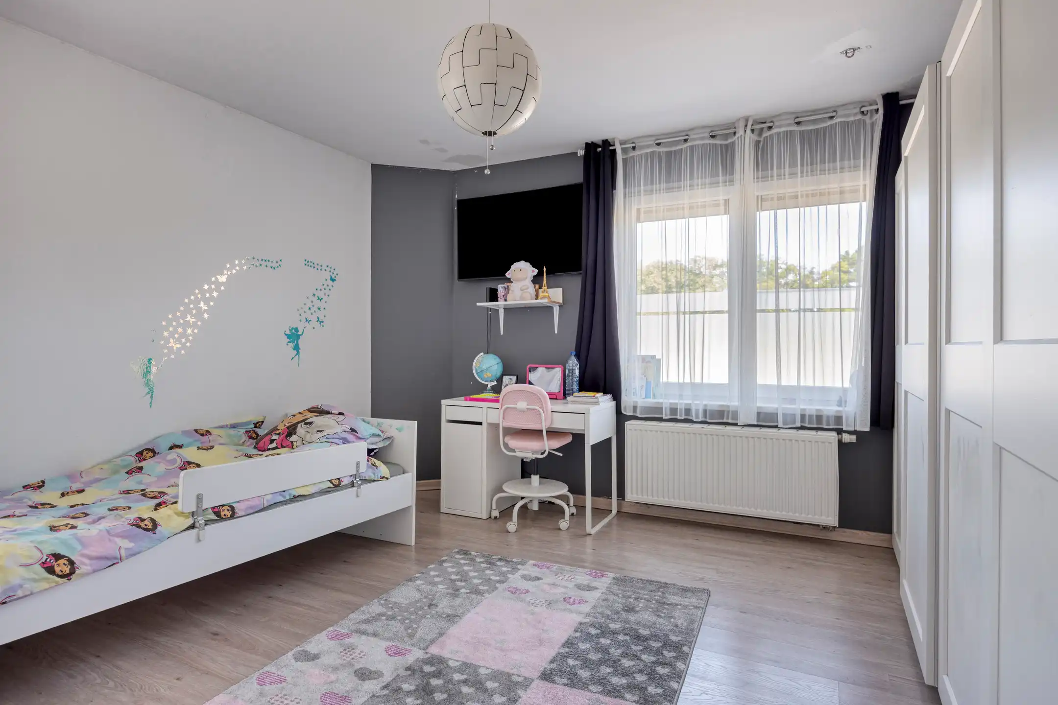 Ruime gezinswoning van 215 m² met vier à vijf slaapkamers en tuin foto 16