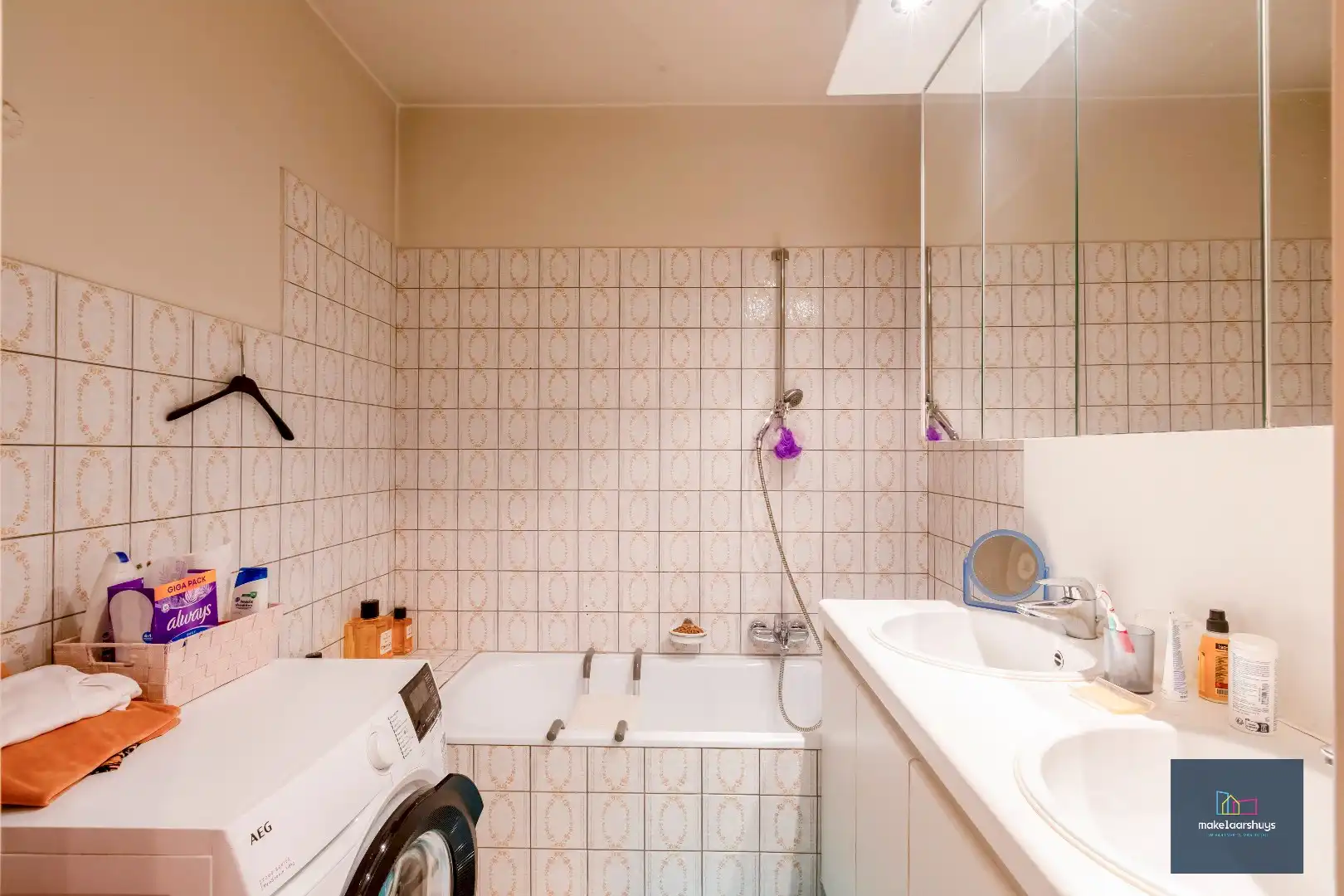 Ruim 2 slaapkamerappartement met garagebox nabij de Blaarmeersen foto 4