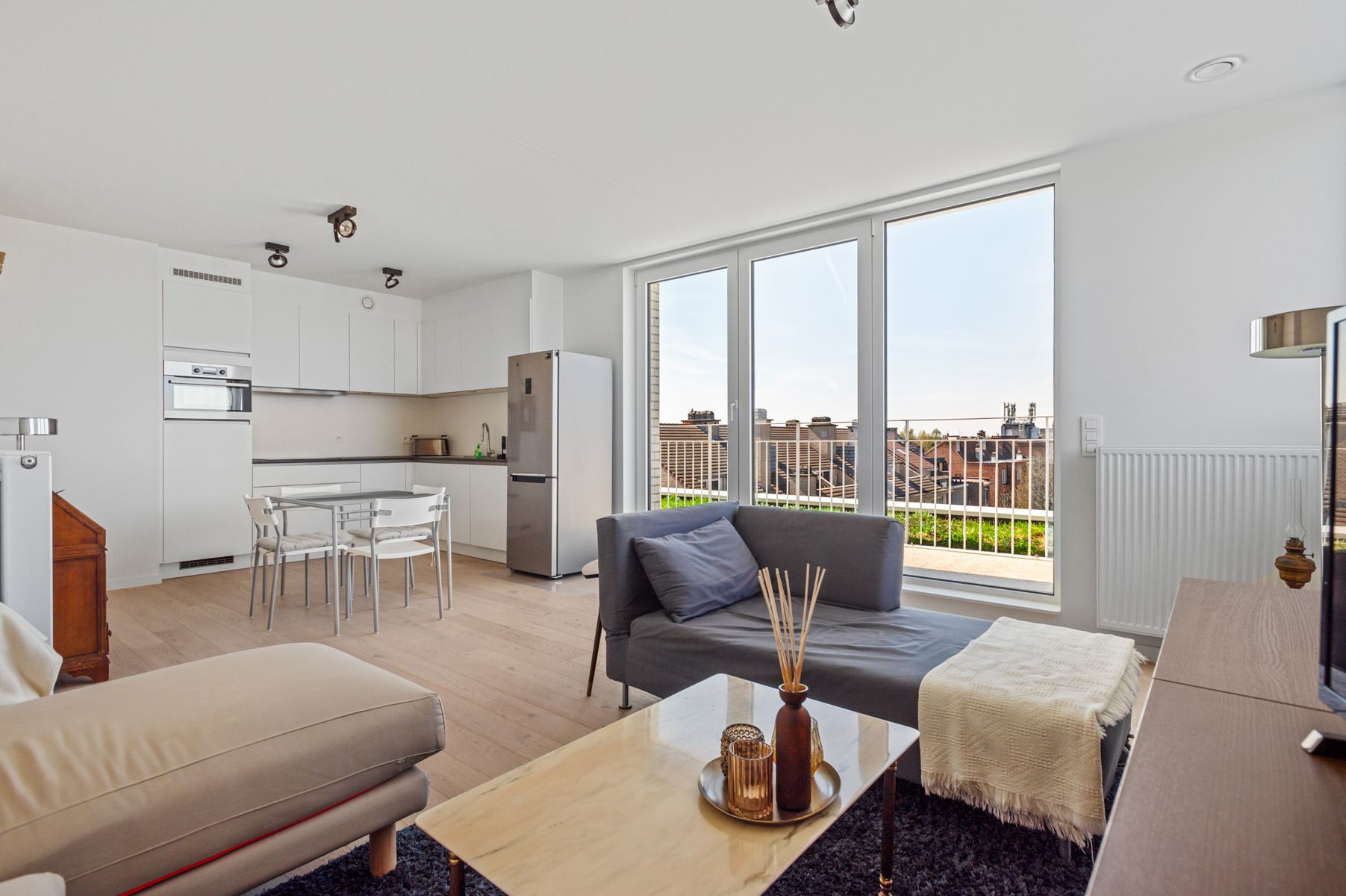 Stijlvolle duplex met 2 kamers, zonnig terras & parking! foto {{pictureIndex}}