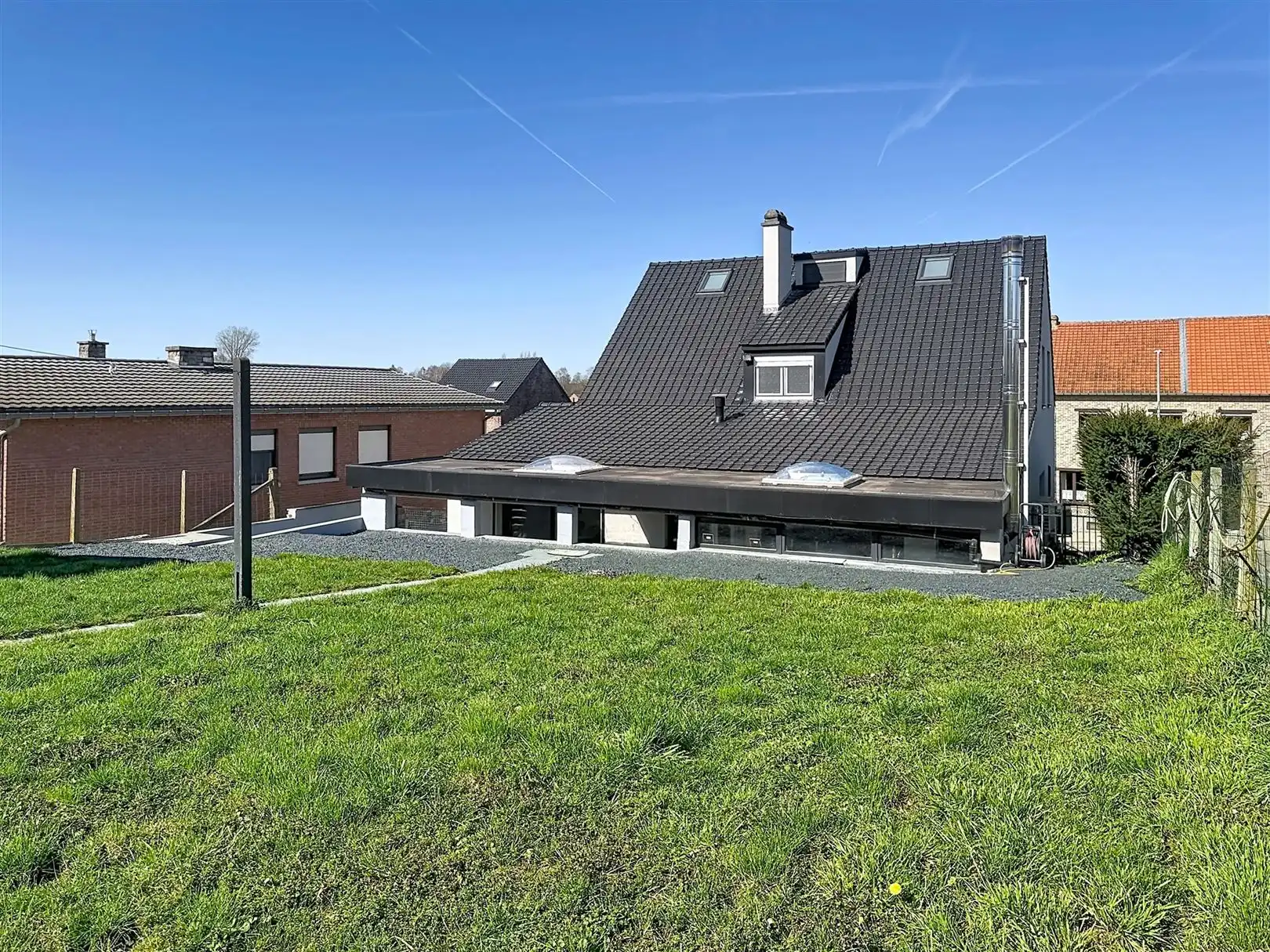 Ruime gerenoveerde woning, 5 slpks, 2 bdks, tuin, 11a 11ca  foto 35