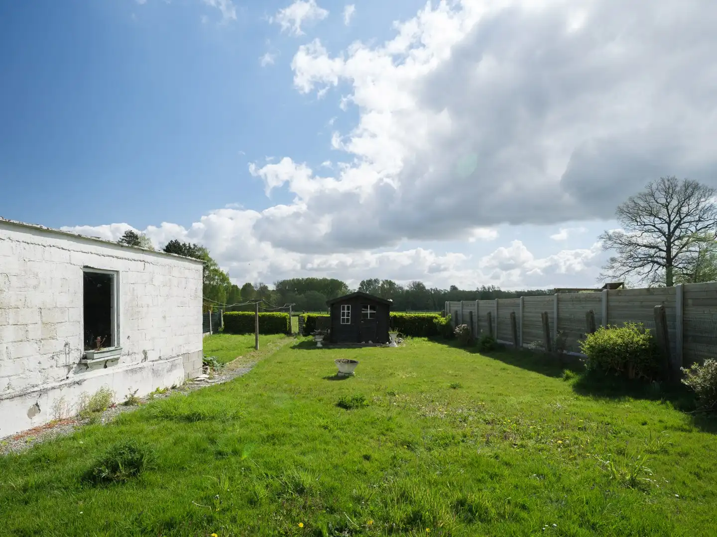 Rustig gelegen, halfopen woning met renovatiepotentieel foto 4