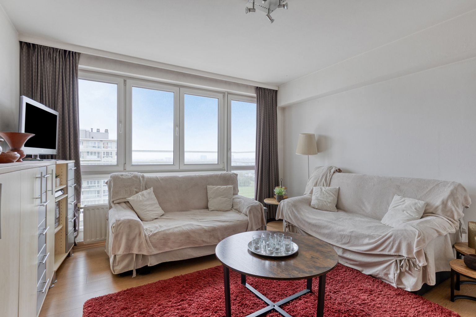 Instap klaar appartement 1 slaapkamer met prachtig uitzicht. foto {{pictureIndex}}