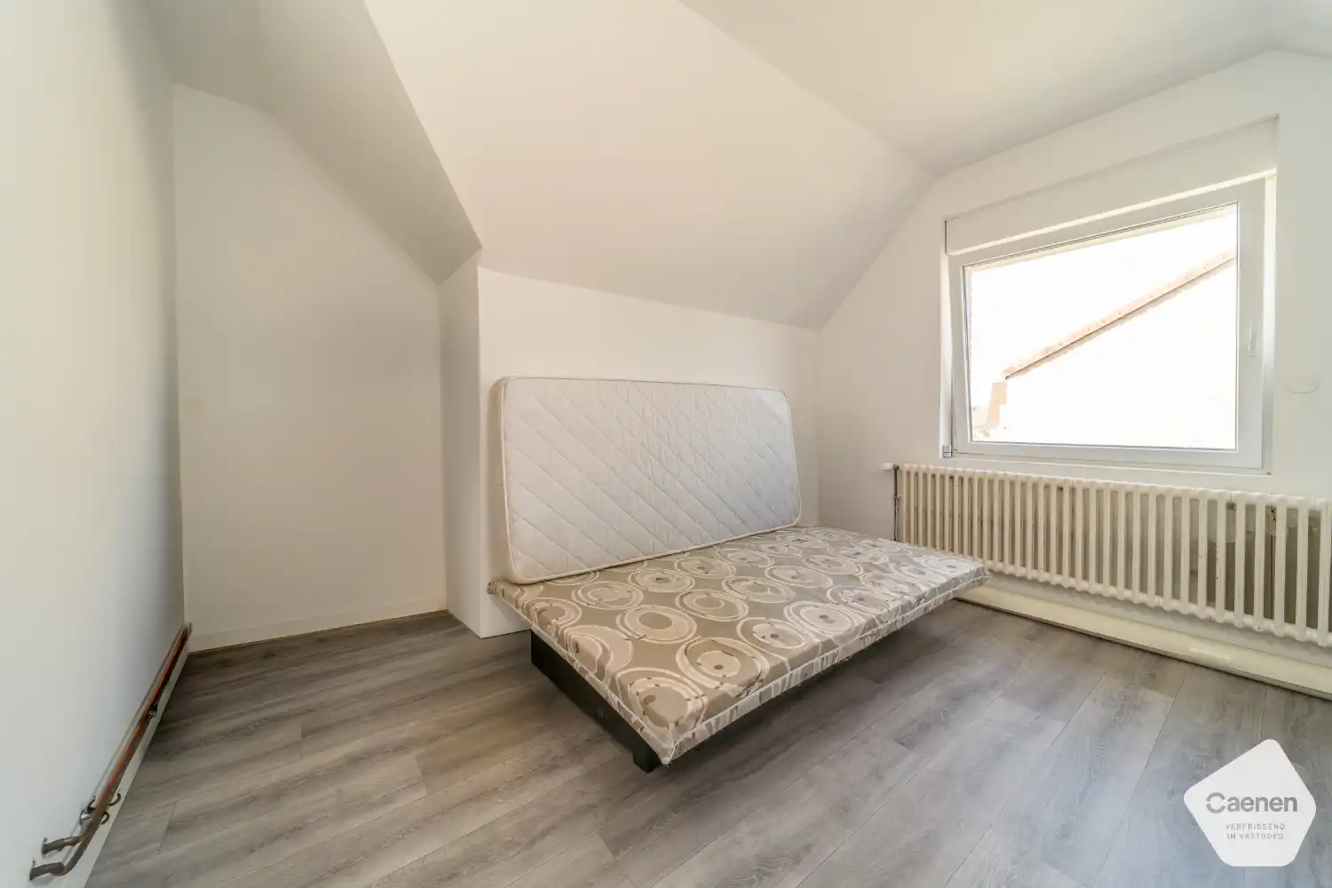 Te Koop – Handelszaak met Ruime Woning op Toplocatie aan de Belgisch-Franse Grens foto 12