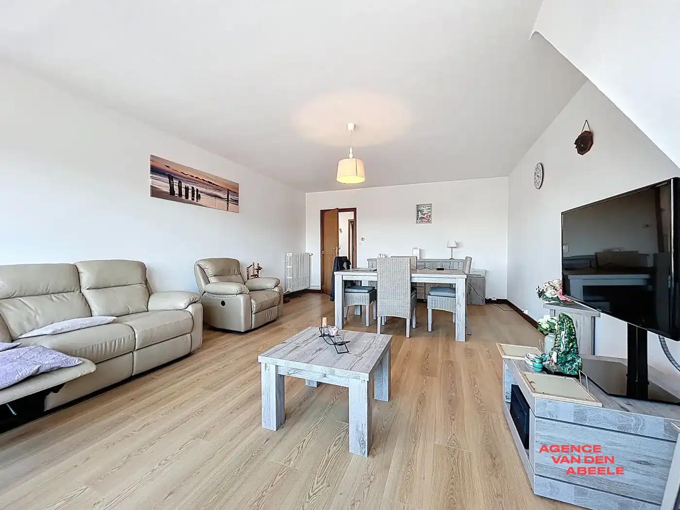 Opbrengsteigendom met 3 appartementen en 2 garages gelegen langs de Damse Vaart foto 5