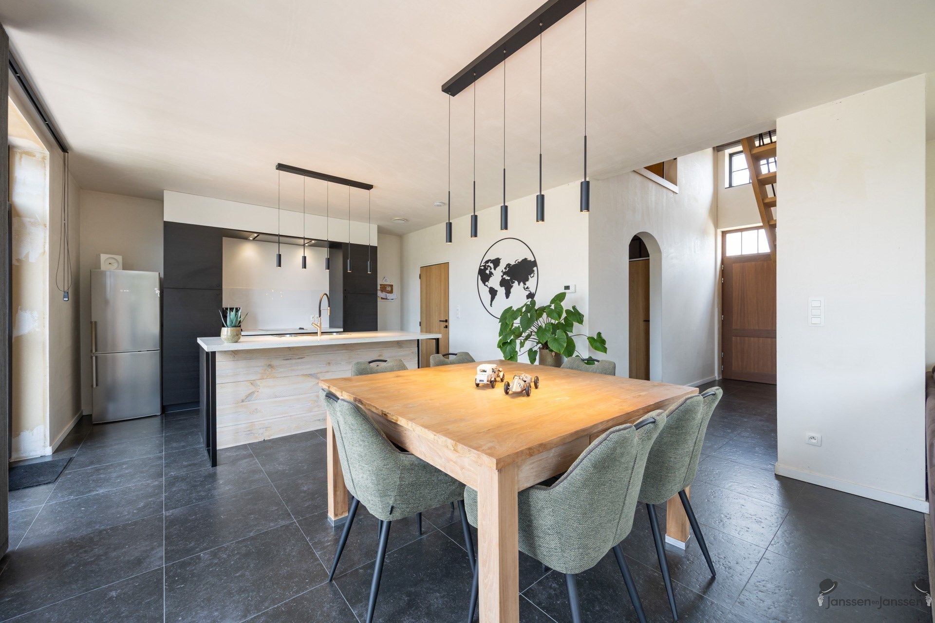 Recente woning met 3 slaapkamers op 482 m² foto 3