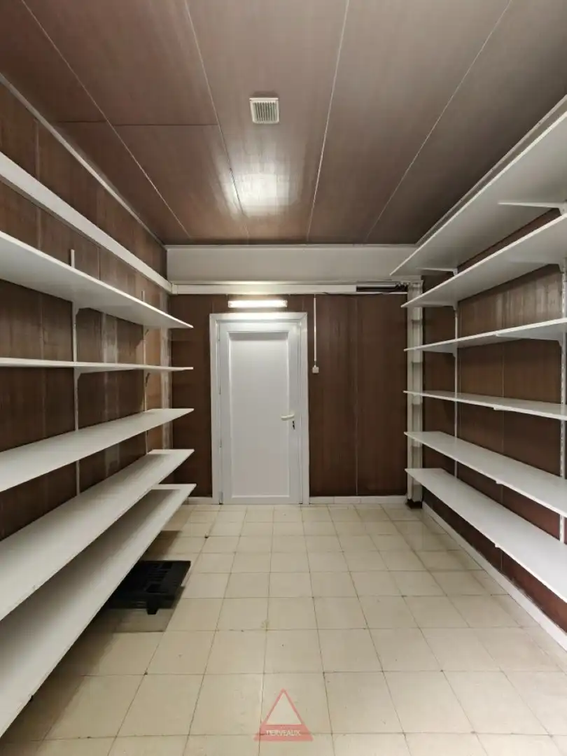 Moorslede – Veelzijdig handelspand met woonst en magazijn op commerciële ligging foto 10