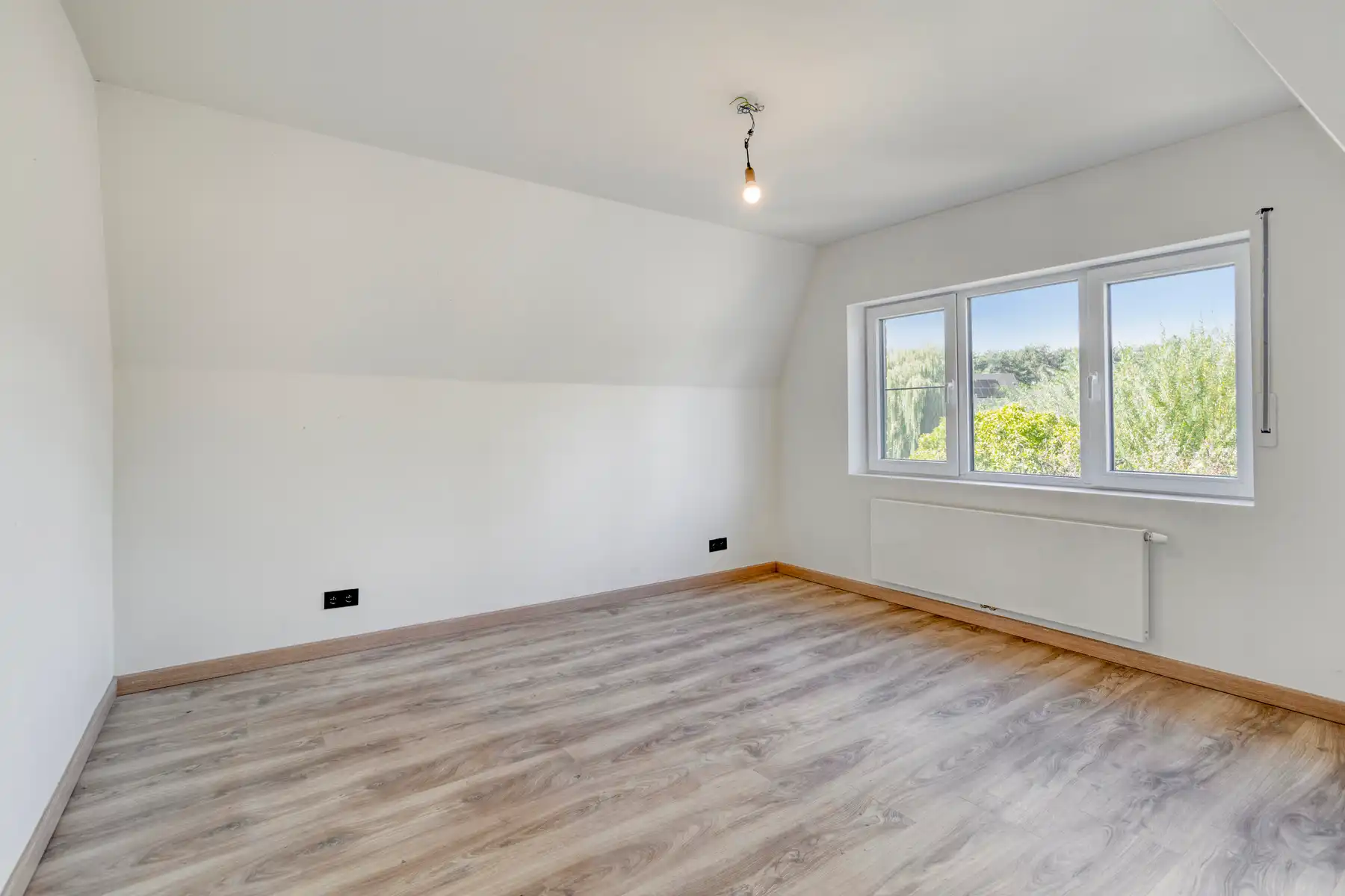Ruime, energiezuinige gezinswoning met prachtige tuin foto 15