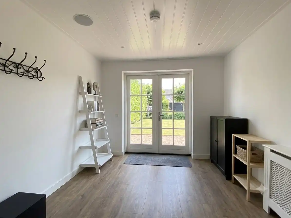CHARMANTE ALLEENSTAANDE WONING MET 3 SLPKS EN TUIN  foto 2
