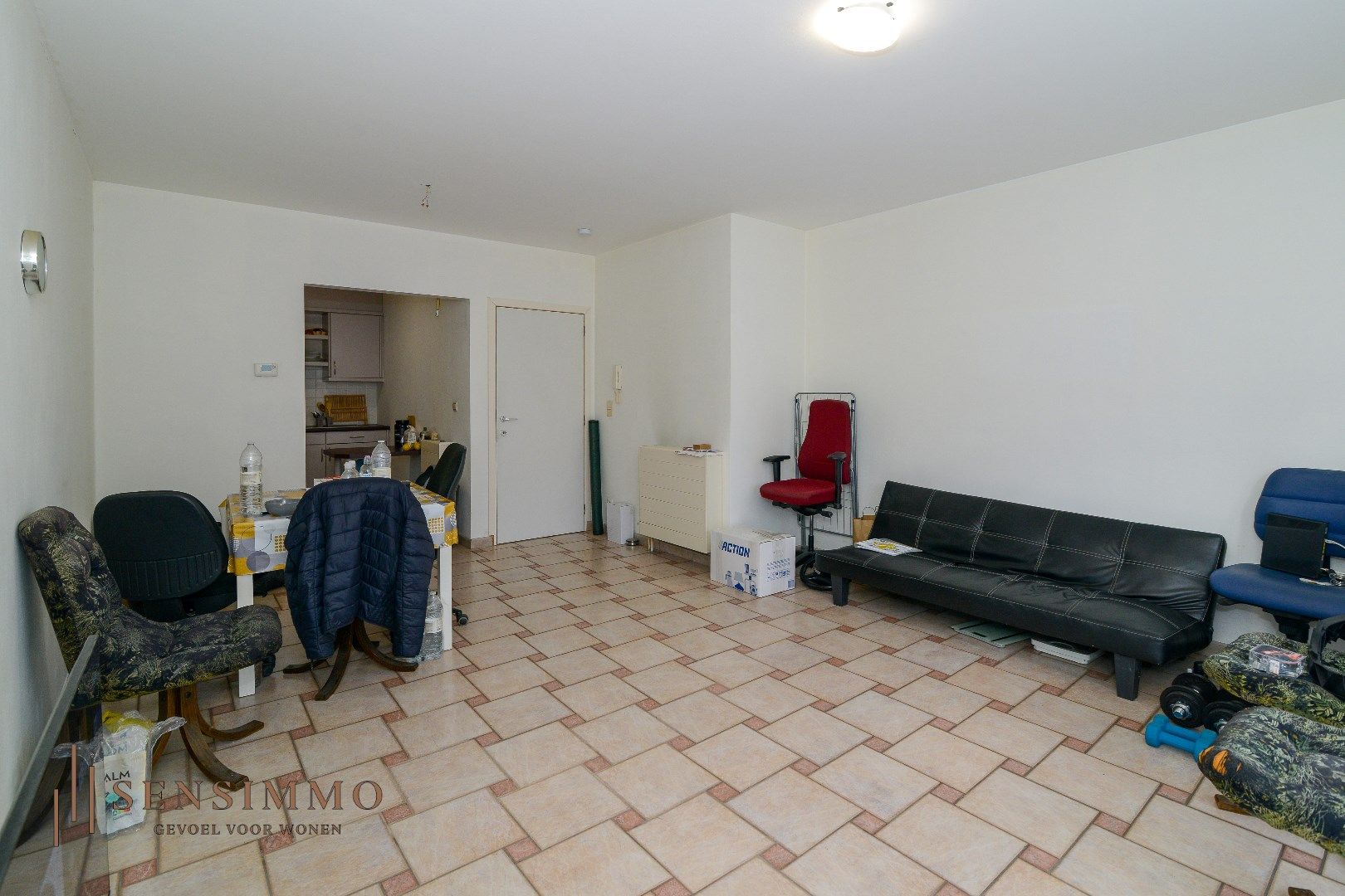Centraal gelegen appartement in hartje Genk, ideaal voor eigen bewoning of investering! foto 7