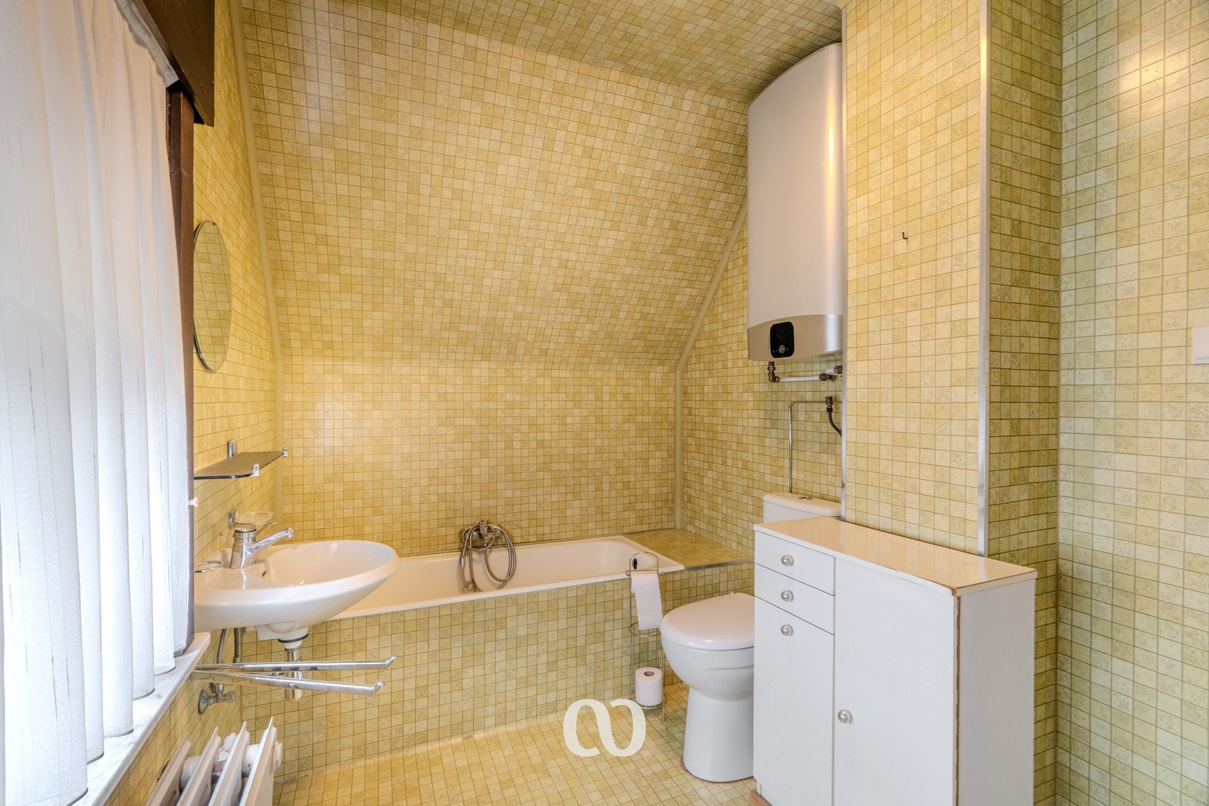 Alleenstaande woning met tuin en prachtig uitzicht in Huise foto 7