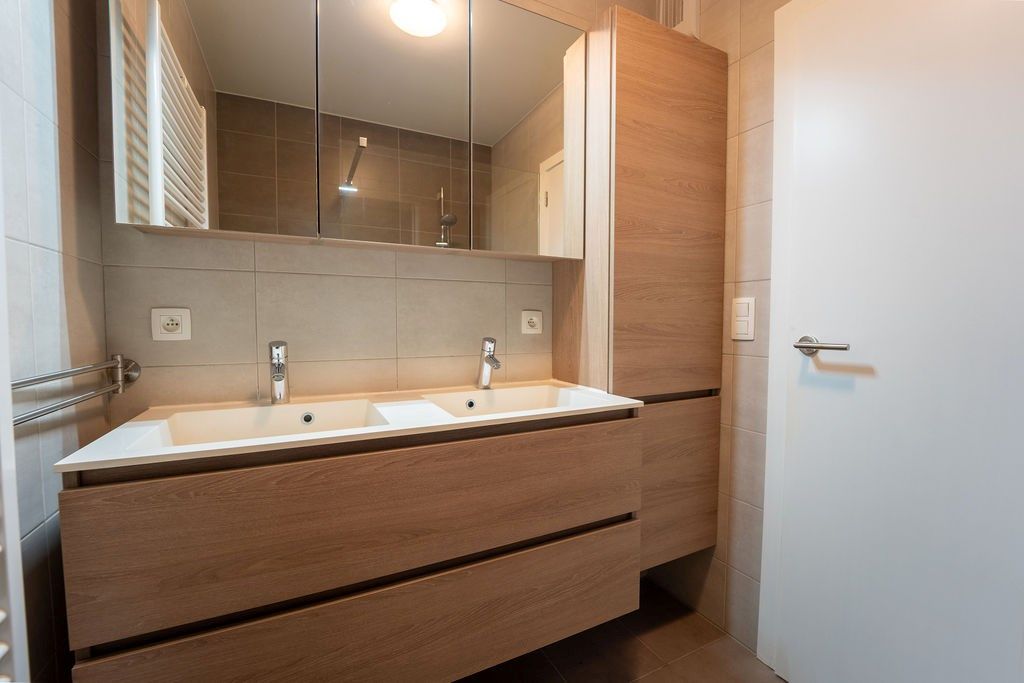 GUNSTIG GELEGEN 2 SLAAPKAMER APPARTEMENT 94 M² MET ONDERGRONDSE AUTOSTANDPLAATS EN KELDERBERGING IN HET CENTRUM VAN ZOLDER foto 15
