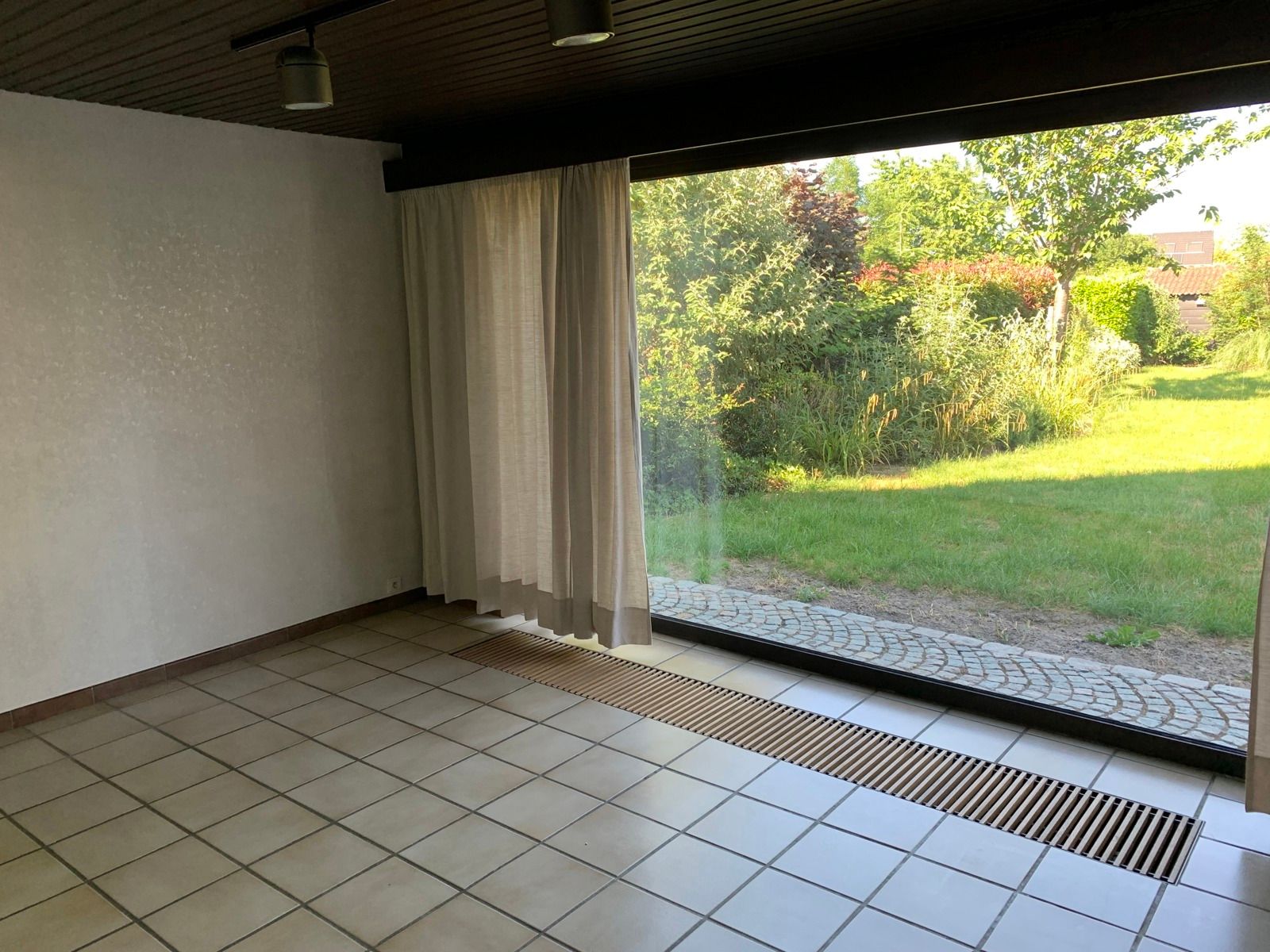 RUIME WONING MET 3 SLAAPKAMERS EN PRACHTIGE TUIN foto 19