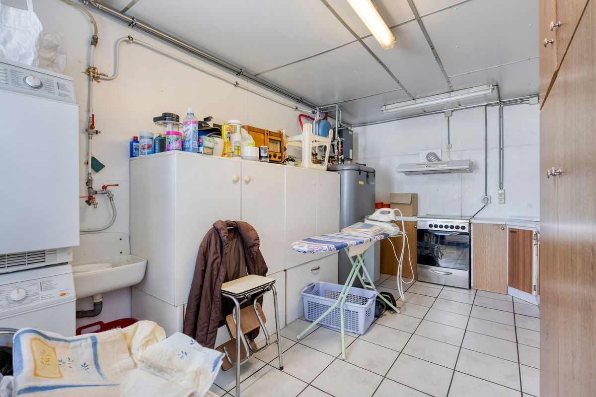 Woning met ruim perceel en bijgebouwen foto 16