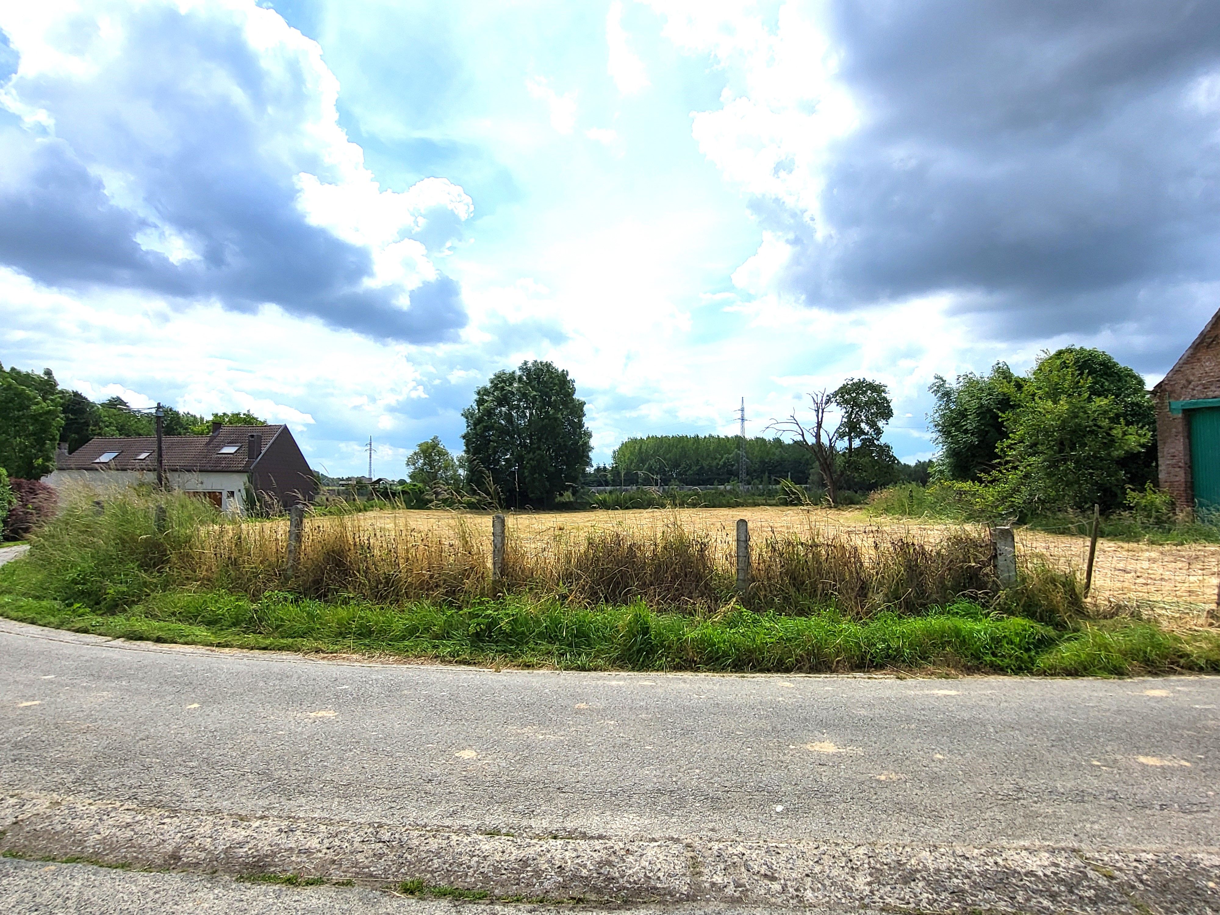 Prachtig stuk bouwgrond voor het bouwen van een open bebouwing! foto 1