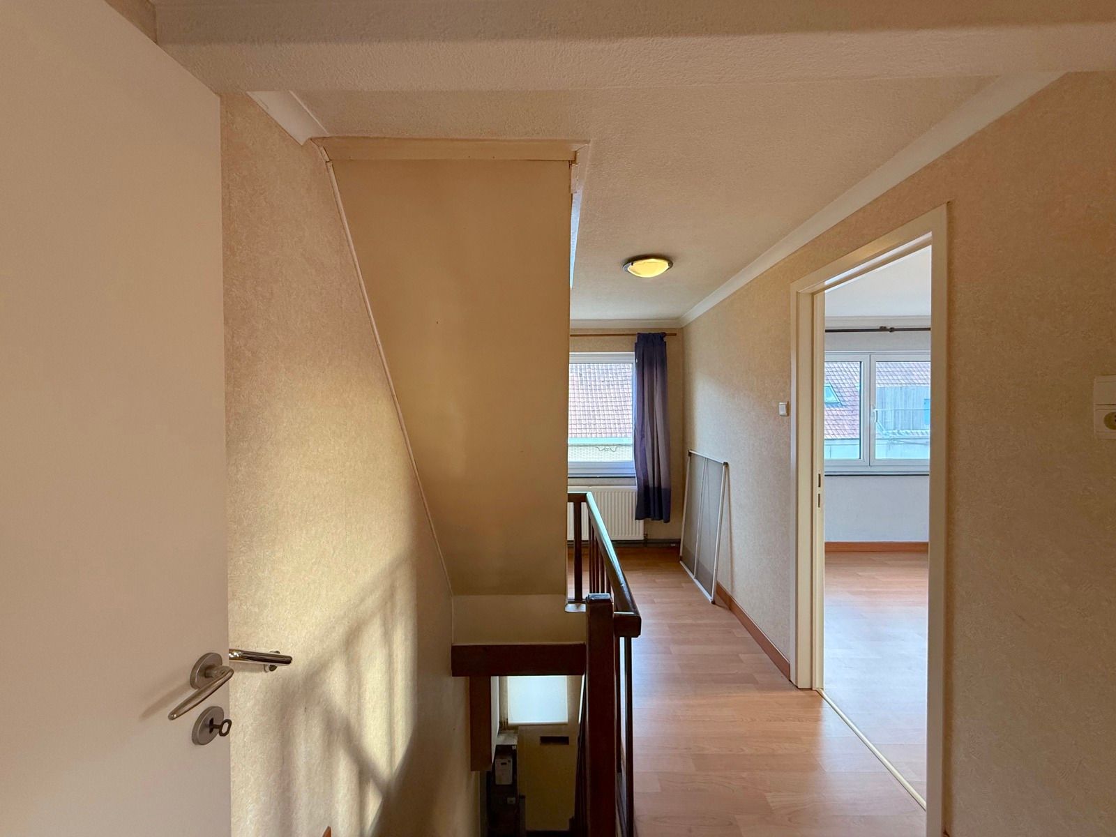 Half open woning met 4 slaapkamers, tuin en garage foto 10