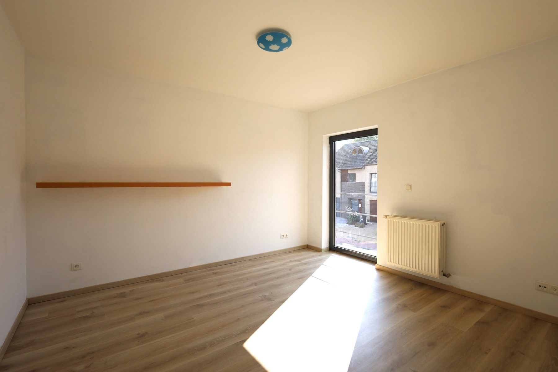 Moderne gezinswoning met tuin en garage, 4,7 km van NATO foto 11