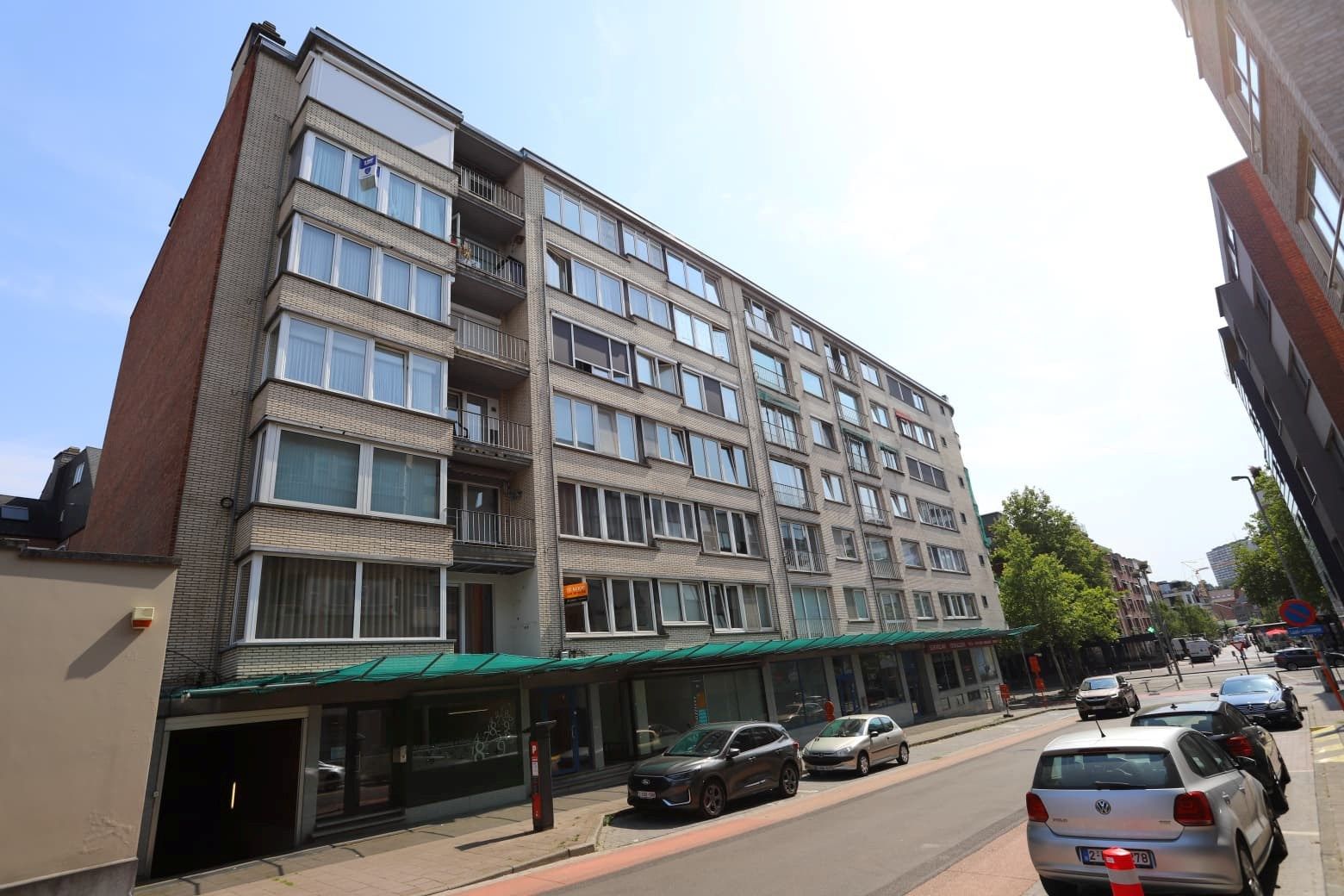Gezellige studio met aparte slaapkamer in centrum van Genk foto 9