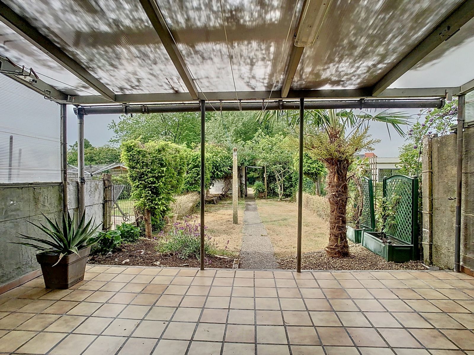 Mooie stadswoning met 2 SLPK,tuin en optionele garage! foto 18