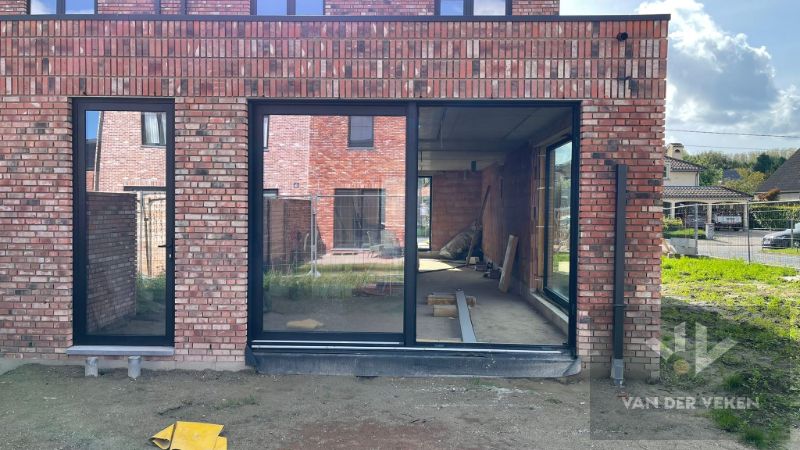 CENTRAAL GELEGEN CASCO NIEUWBOUWWONING MET 3 SLPK foto 4