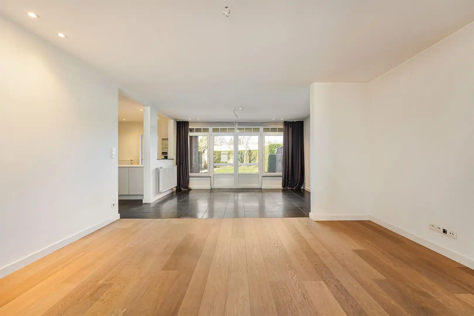 Gelijkvloers appartement met 2 slaapkamers en garage! foto 8