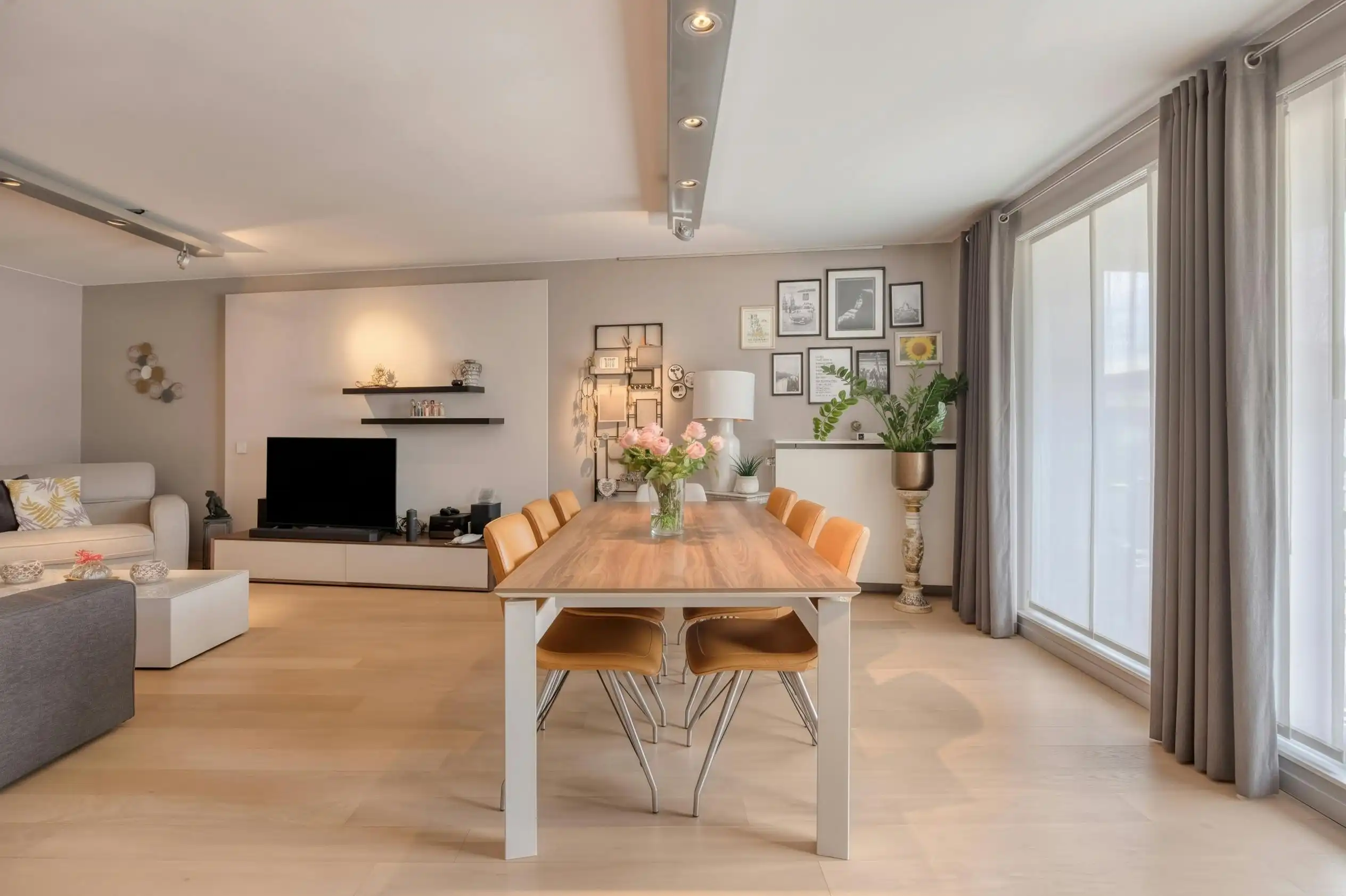 Instapklaar en energiezuinig appartement te koop in Burcht foto {{pictureIndex}}