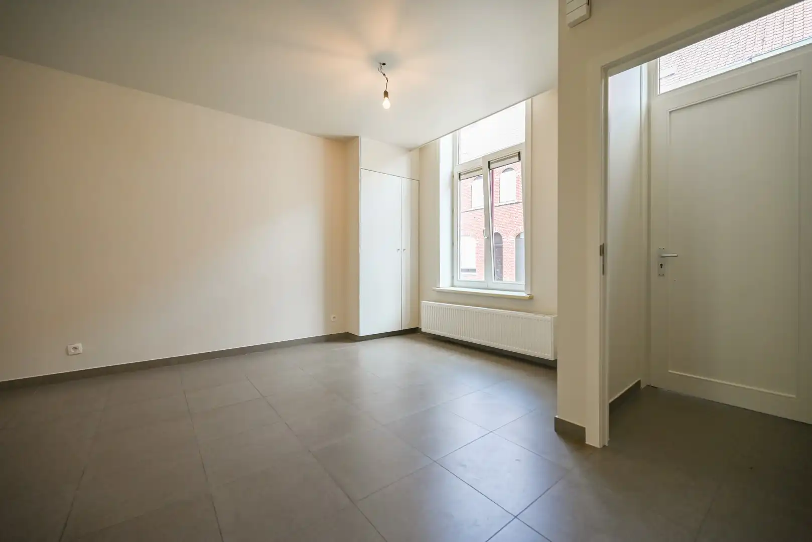 Instapklare woning met twee slaapkamers nabij centrum Izegem foto 2