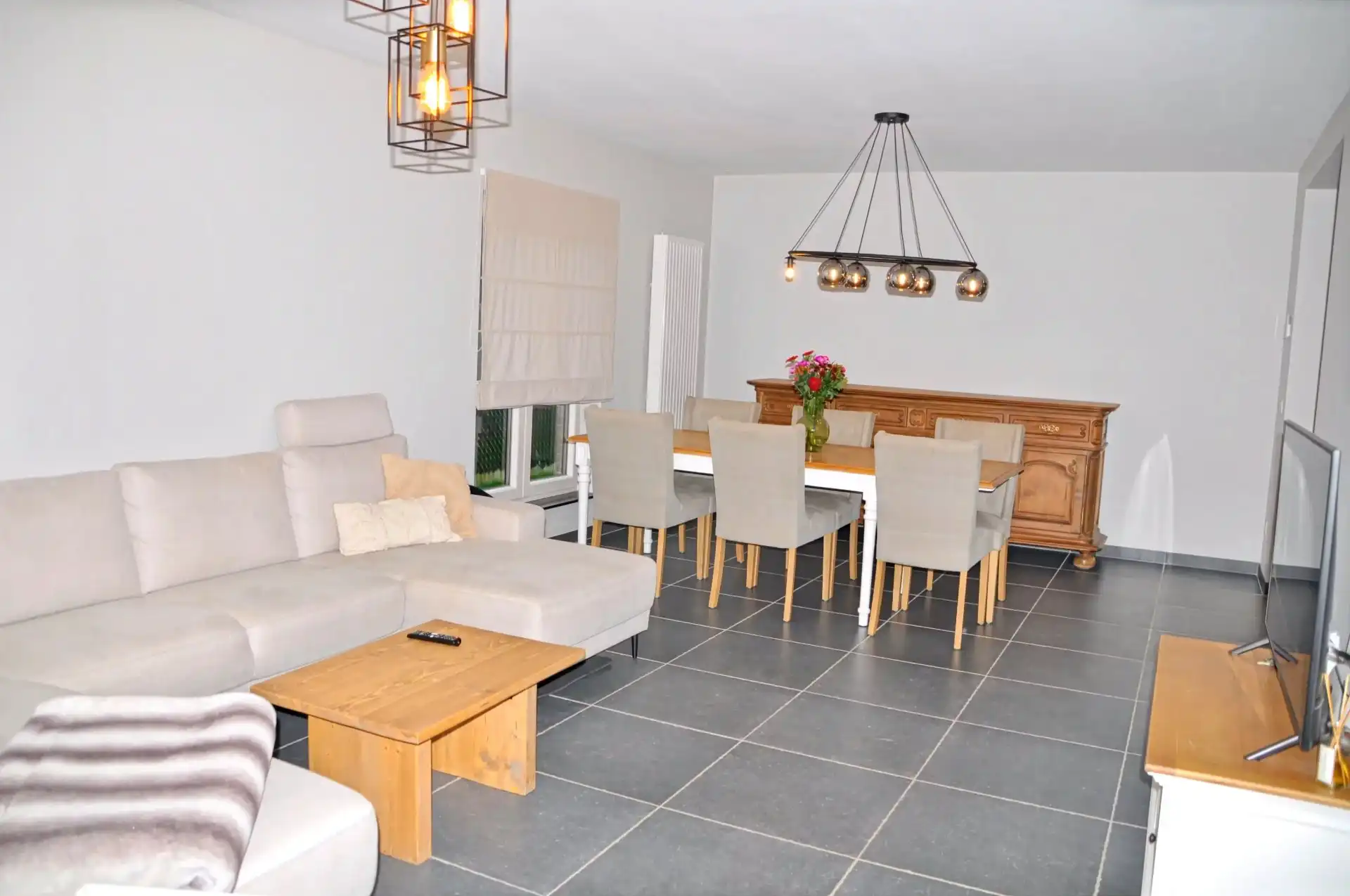 TIJDLOZE GERENOVEERDE WONING MET 2 SLPK’S IN RUSTIGE BUURT IN VELDWEZELT foto 5