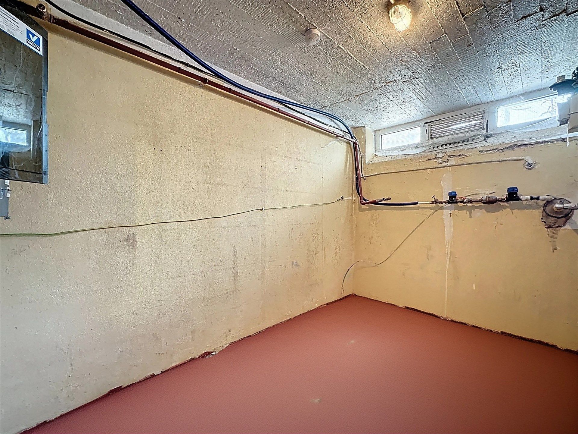 Instapklare halfopen bebouwing met 4 slaapkamers en ruime oprit! foto 20