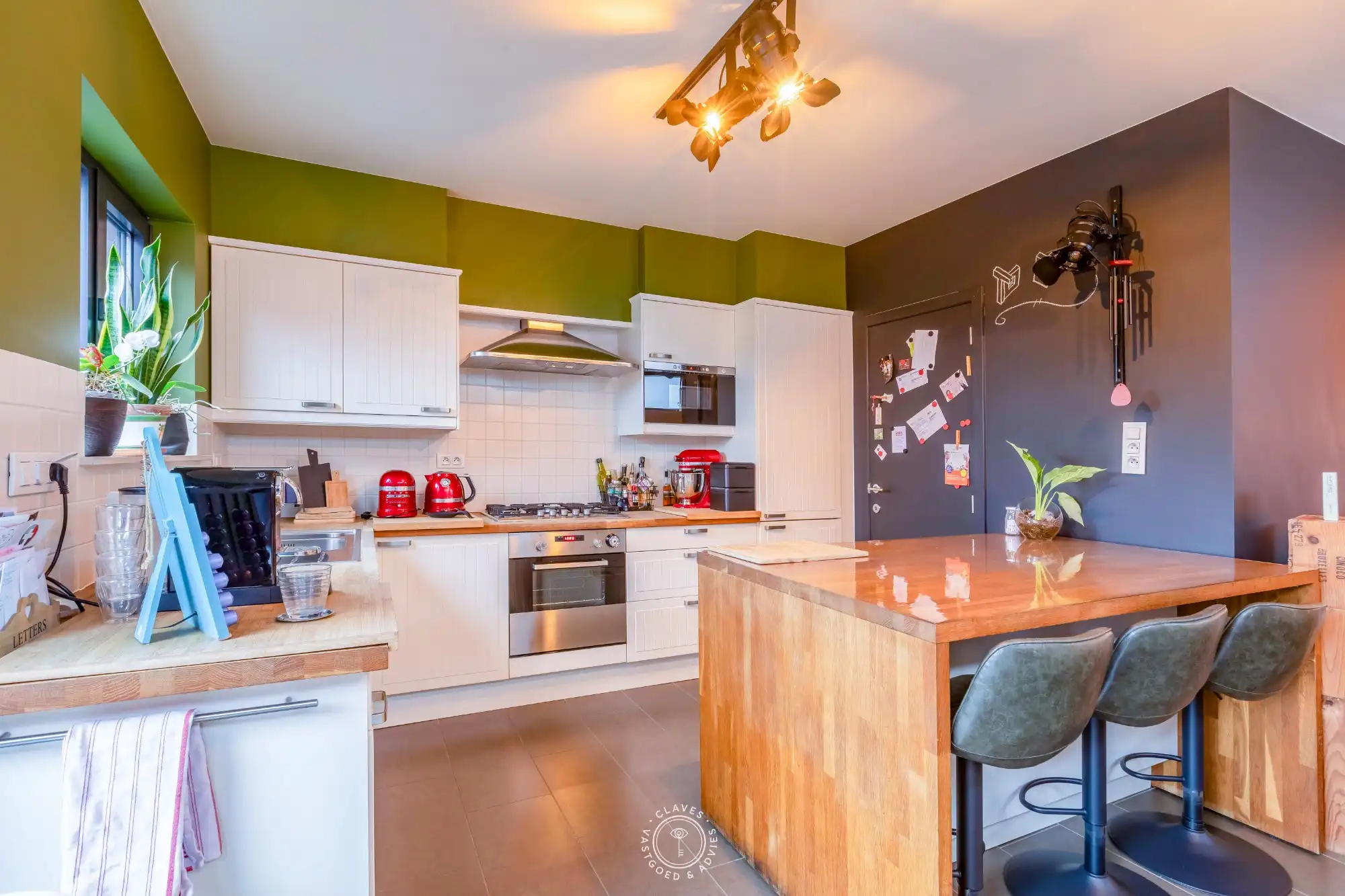 Charmante halfopen bebouwing met open zicht op achterliggende velden foto 10