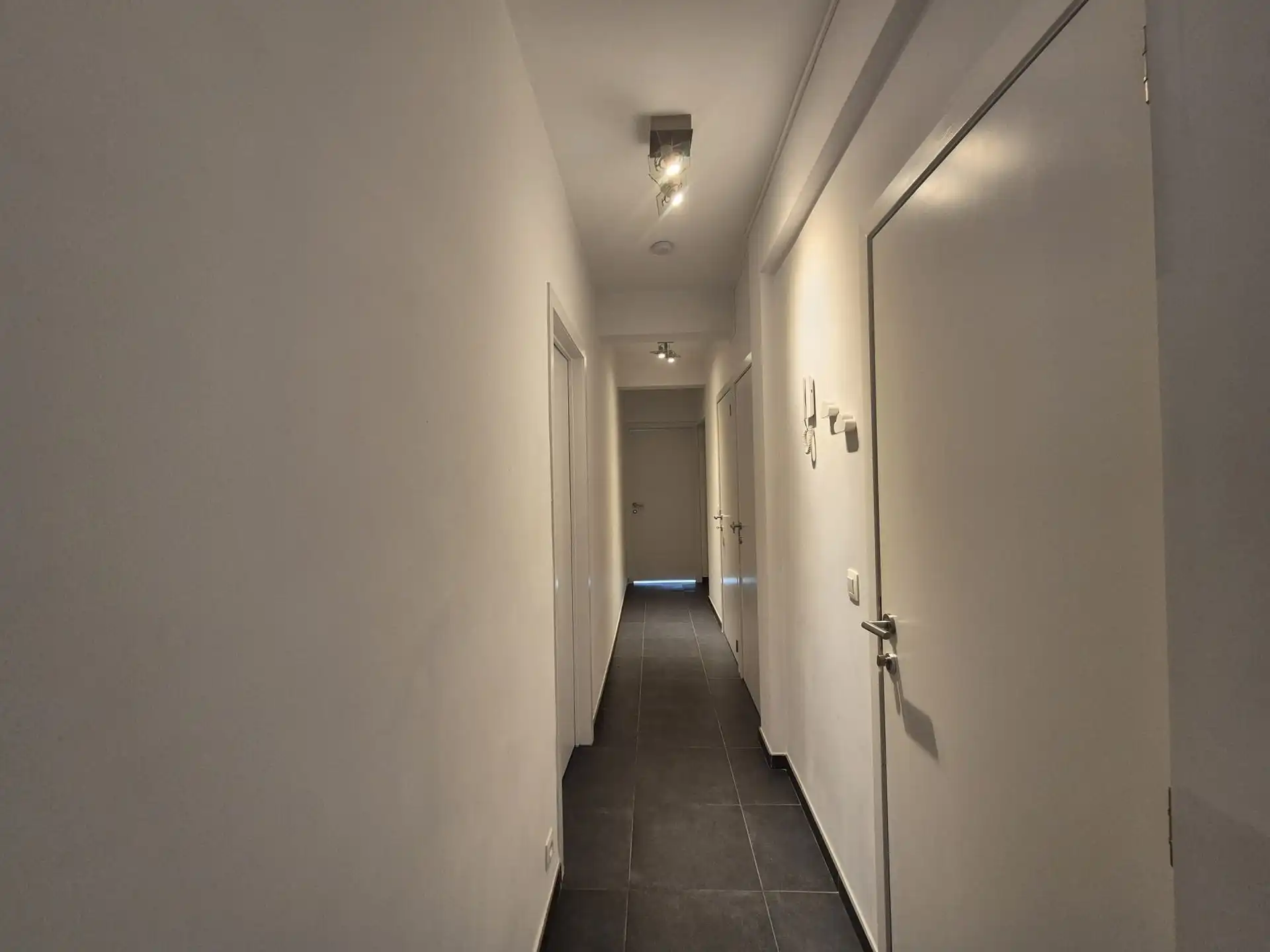 Gunstig gelegen 2 slaapkamer appartement. foto 16