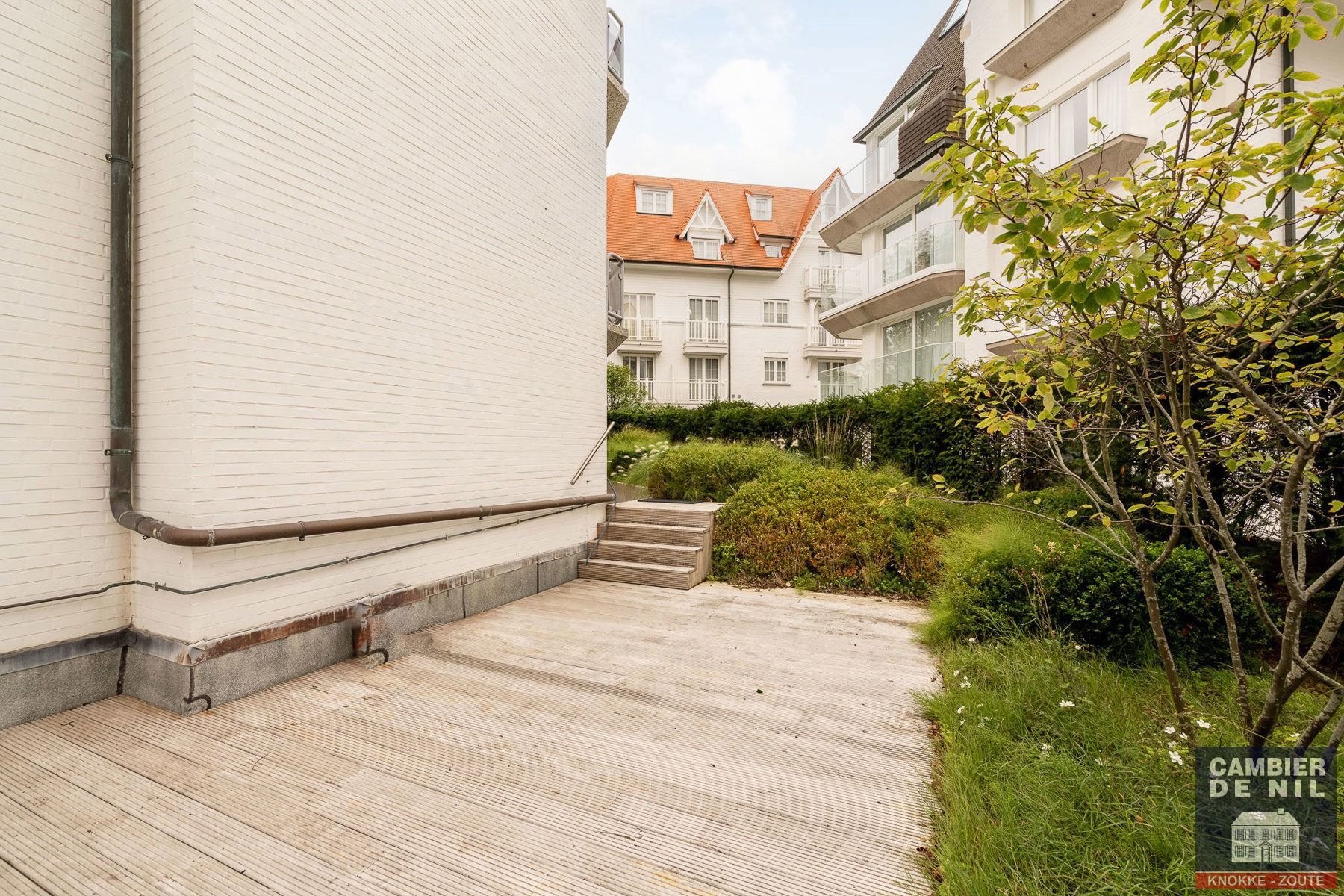 Ruim, ongemeubeld hoekappartement nabij het Albertplein  foto 18