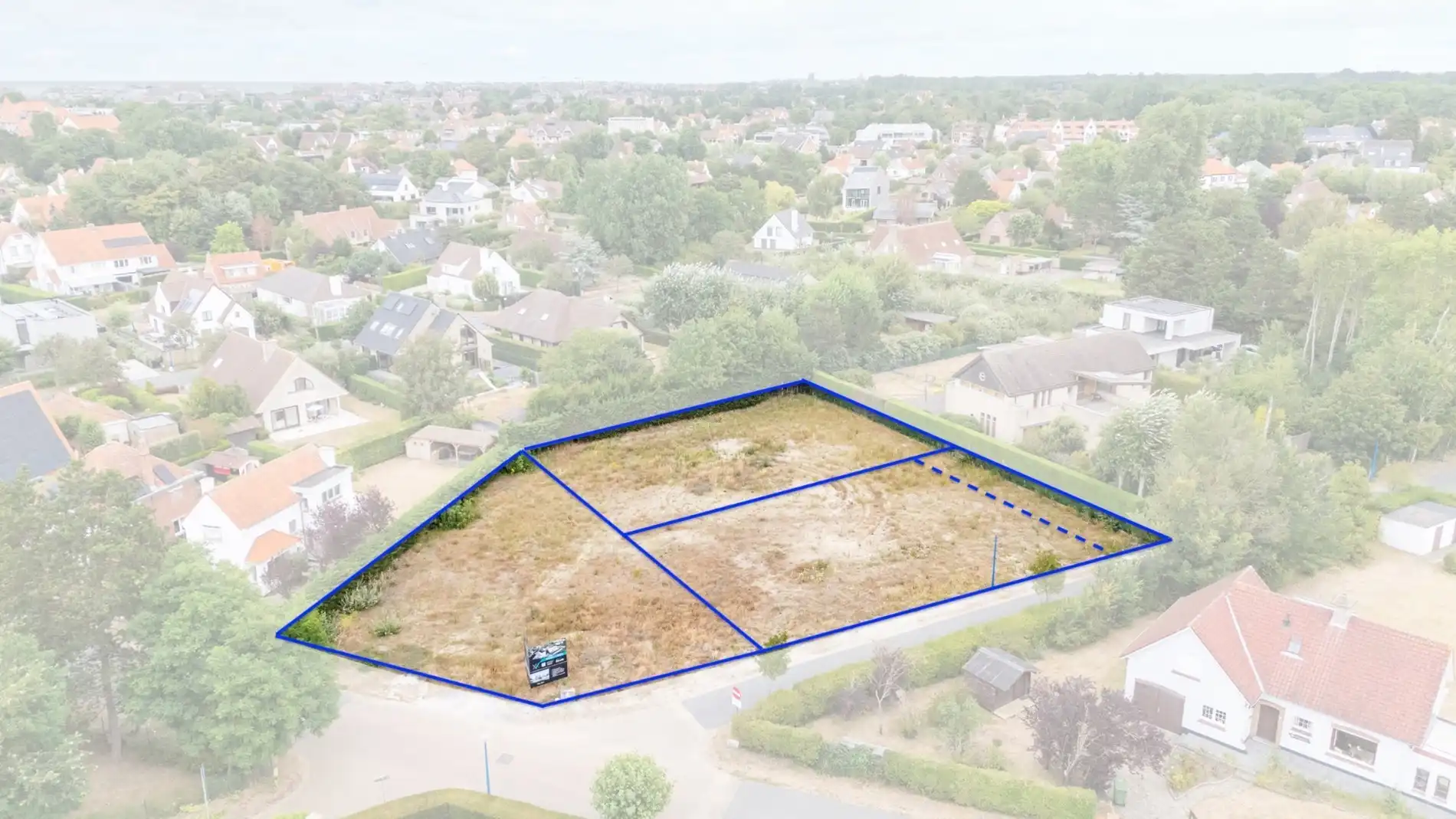 Ruim perceel van 659 m² te koop in Sint-Idesbald, ideaal voor bouwproject of als investering foto 2